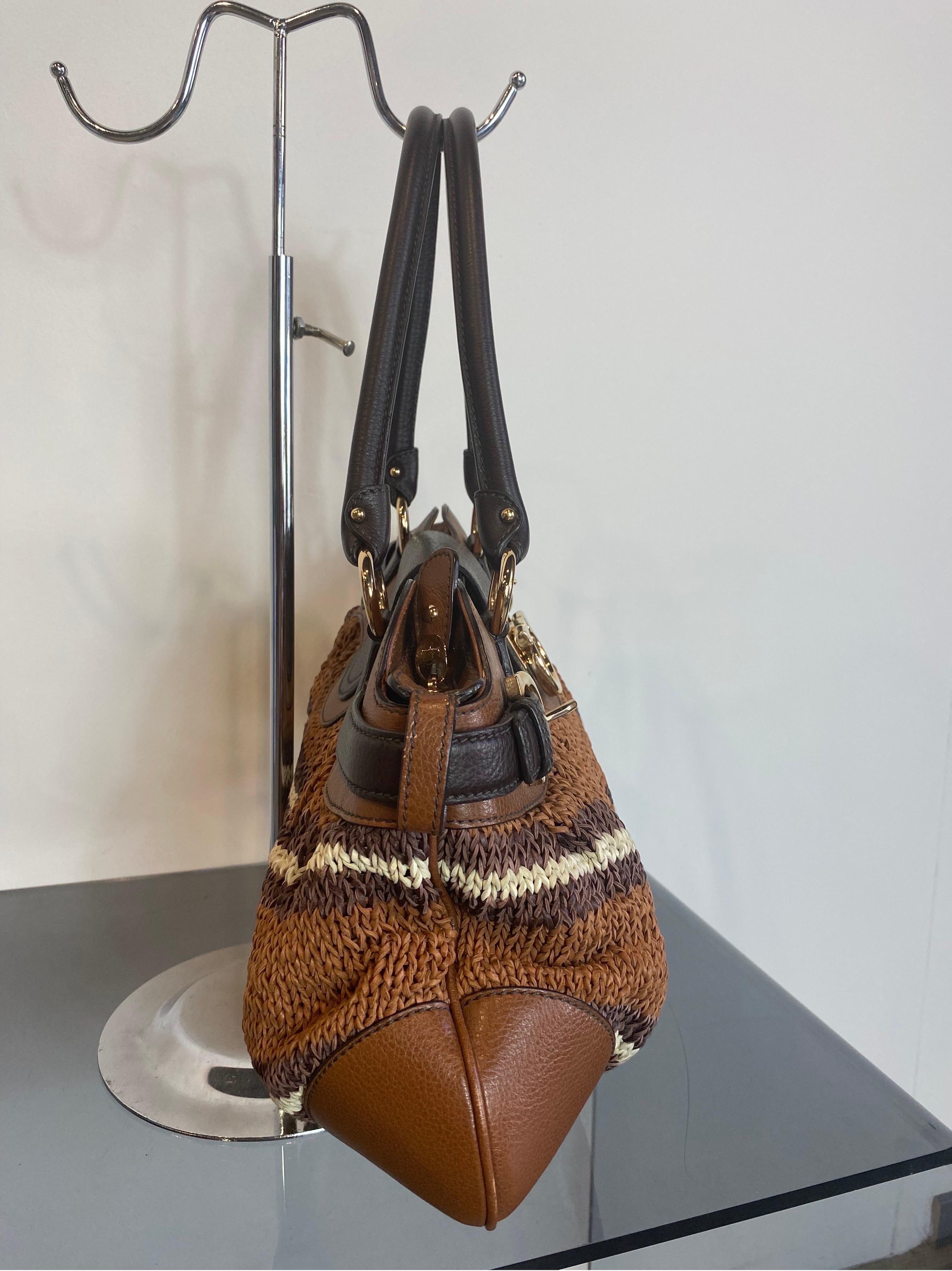 Salvatore Ferragamo Marina shoulder crochet bag In Excellent Condition In Carnate, IT