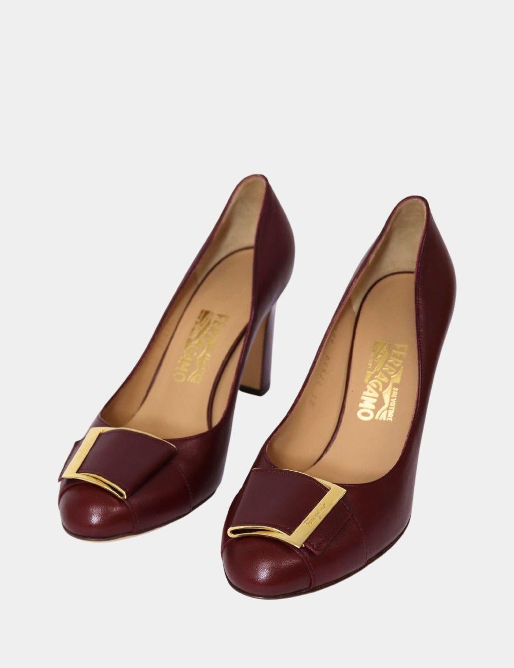 Salvatore Ferragamo Maroon Buckle Pumps / 10.5 In New Condition For Sale In Amman, JO