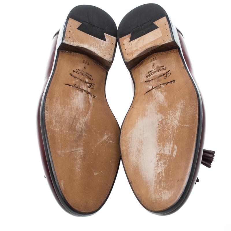 Salvatore Ferragamo Maroon Leather Loreno Tassel Loafers Size 43 In Good Condition In Dubai, Al Qouz 2