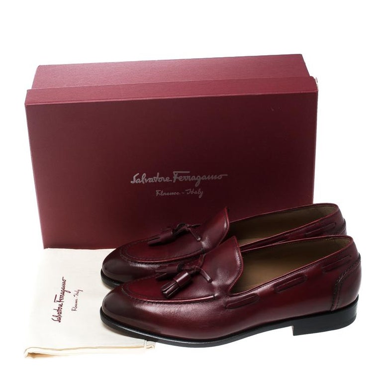 Salvatore Ferragamo Maroon Leather Loreno Tassel Loafers Size 43 For Sale  at 1stDibs
