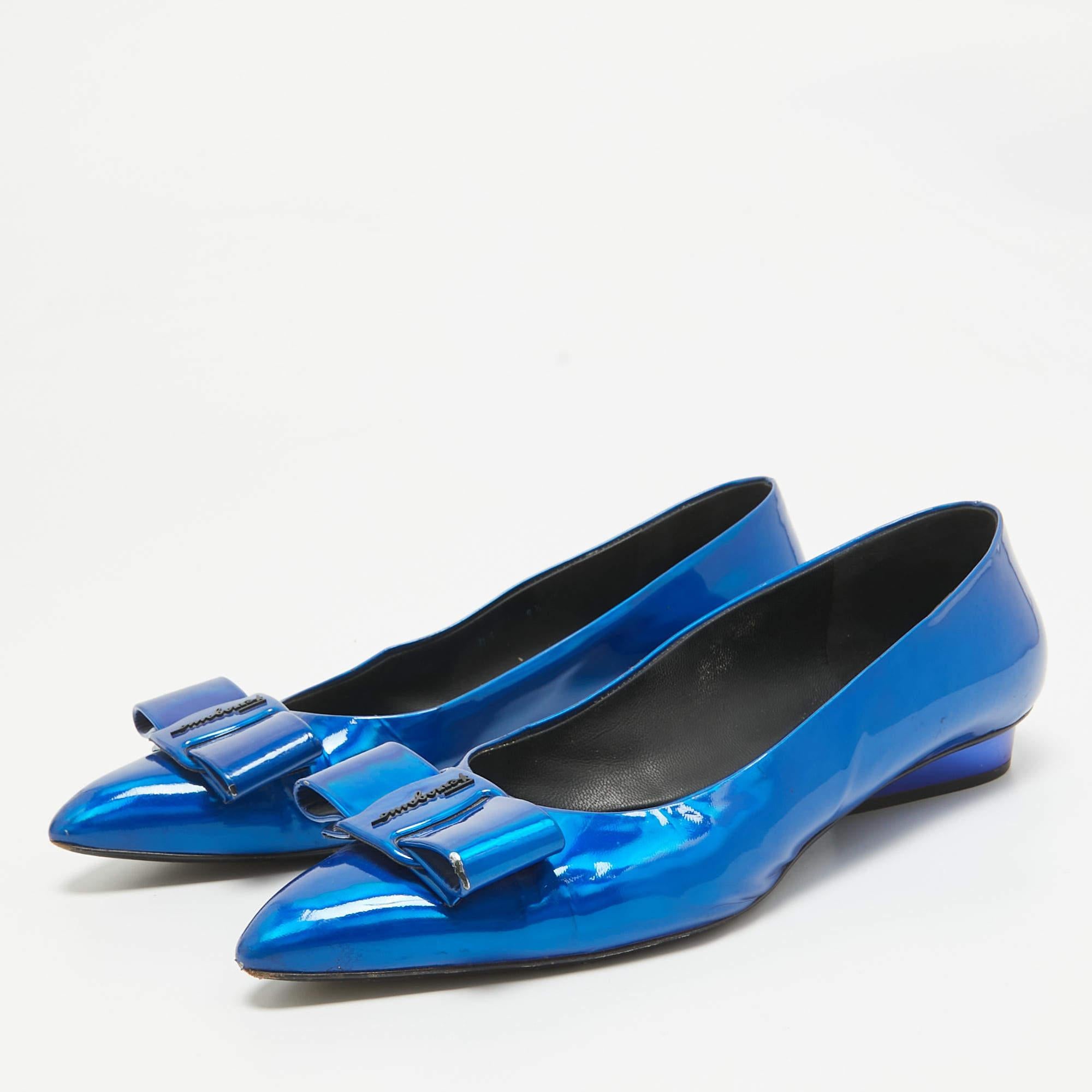 Complétez votre look en ajoutant ces ballerines de créateur à votre jolie garde-robe. Ils sont fabriqués avec soin pour garantir un ajustement et un style parfaits.