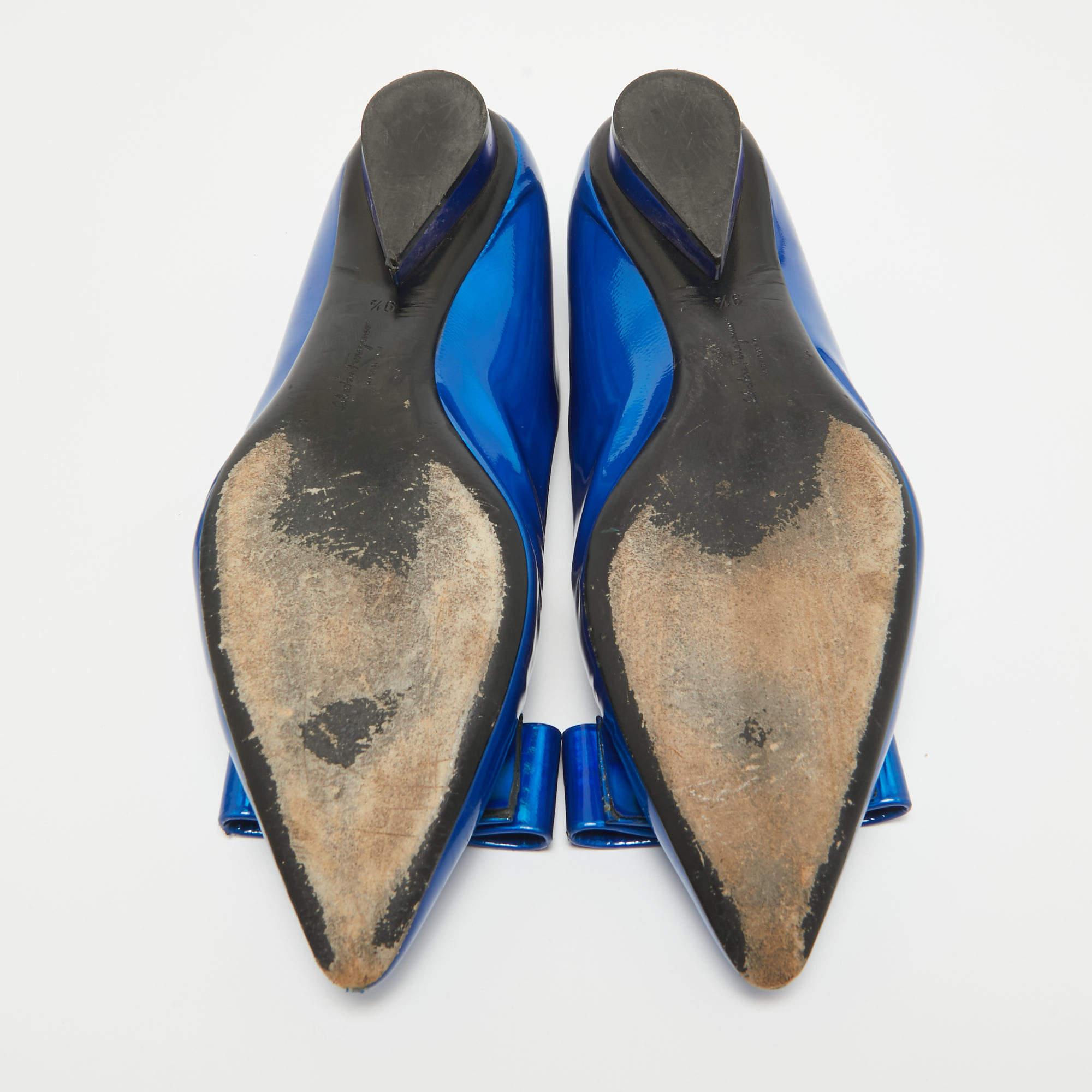 Salvatore Ferragamo - Ballerines Viva avec nœud en cuir verni bleu métallisé, taille 40 en vente 1