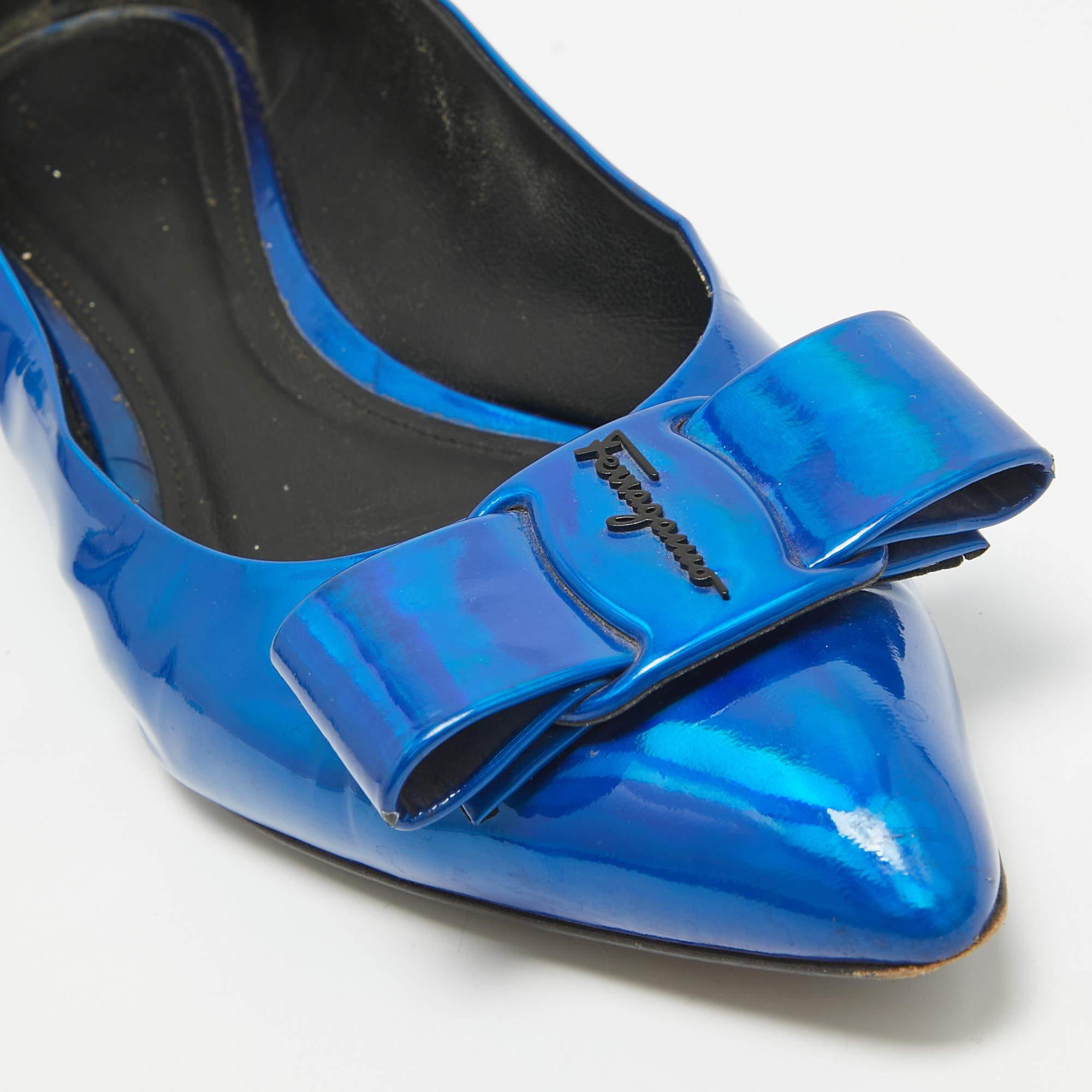 Salvatore Ferragamo - Ballerines Viva avec nœud en cuir verni bleu métallisé, taille 40 en vente 2