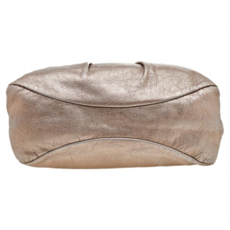 Salvatore Ferragamo Tote con fiocco Miss Vara in pelle bronzo metallizzata in vendita 3