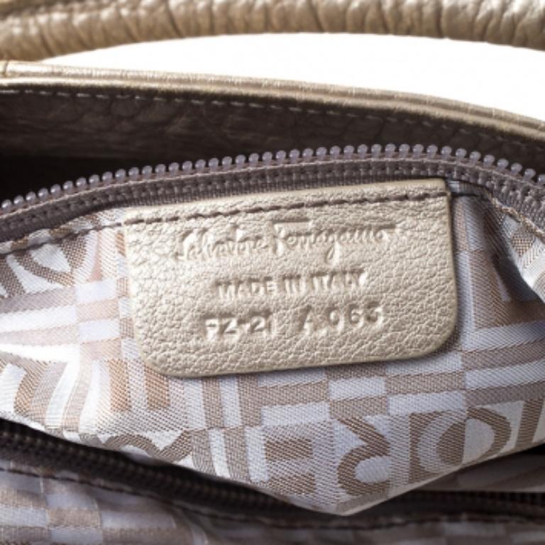 Salvatore Ferragamo Metallic Gold Leather Hobo en venta 4