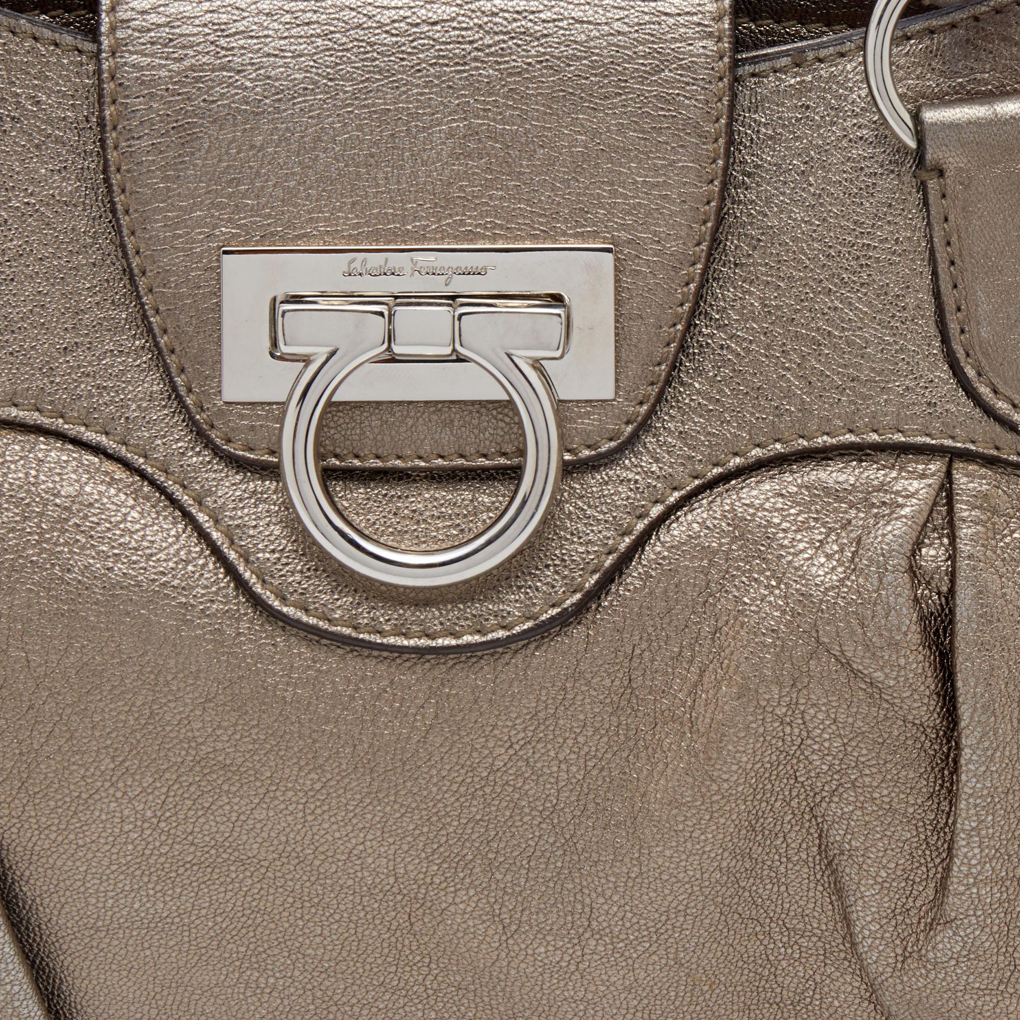 Salvatore Ferragamo Metallic Gold Leather Marisa Shoulder Bag In Good Condition For Sale In Dubai, Al Qouz 2