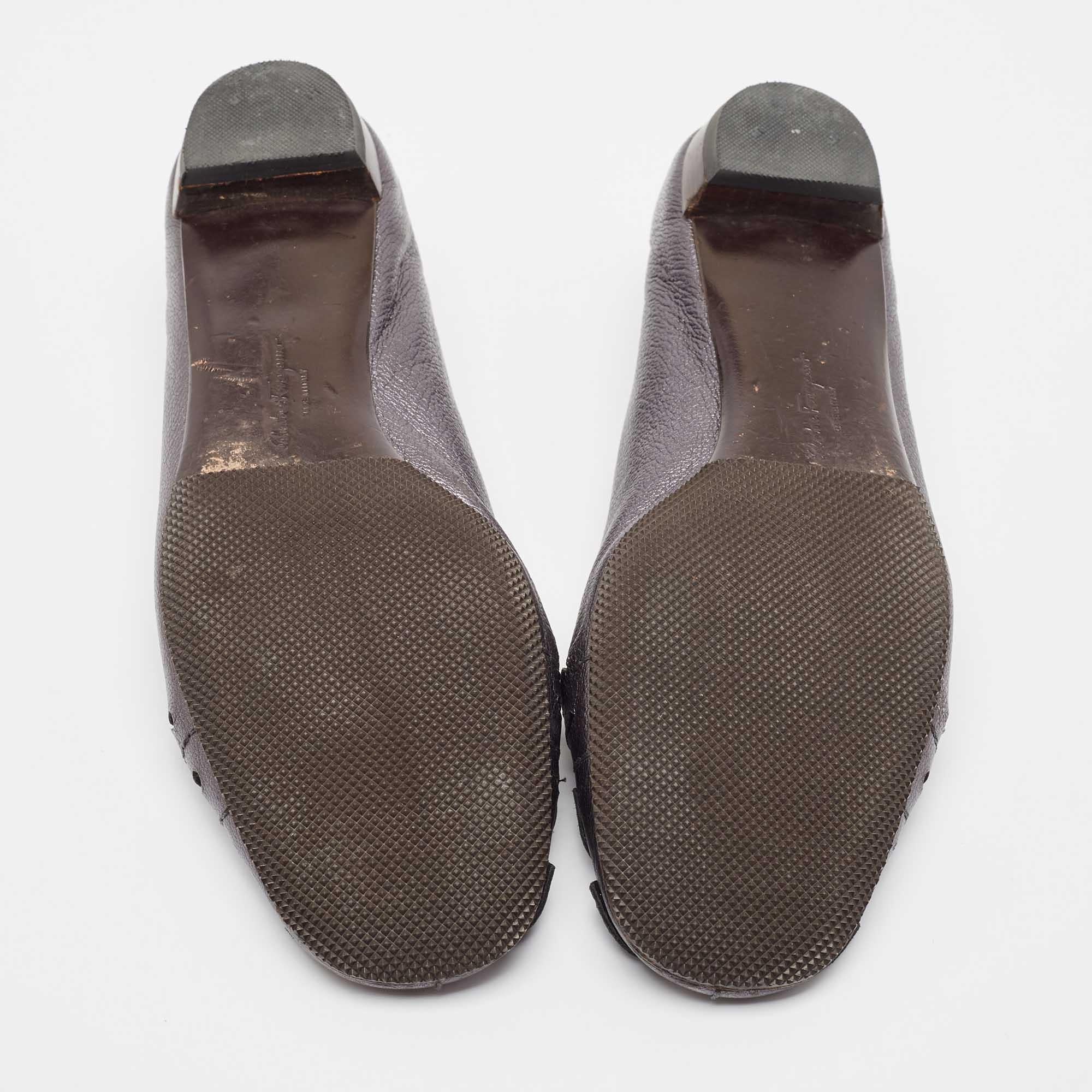 Salvatore Ferragamo - Chaussures de ballet en cuir gris métallisé taille 38 1