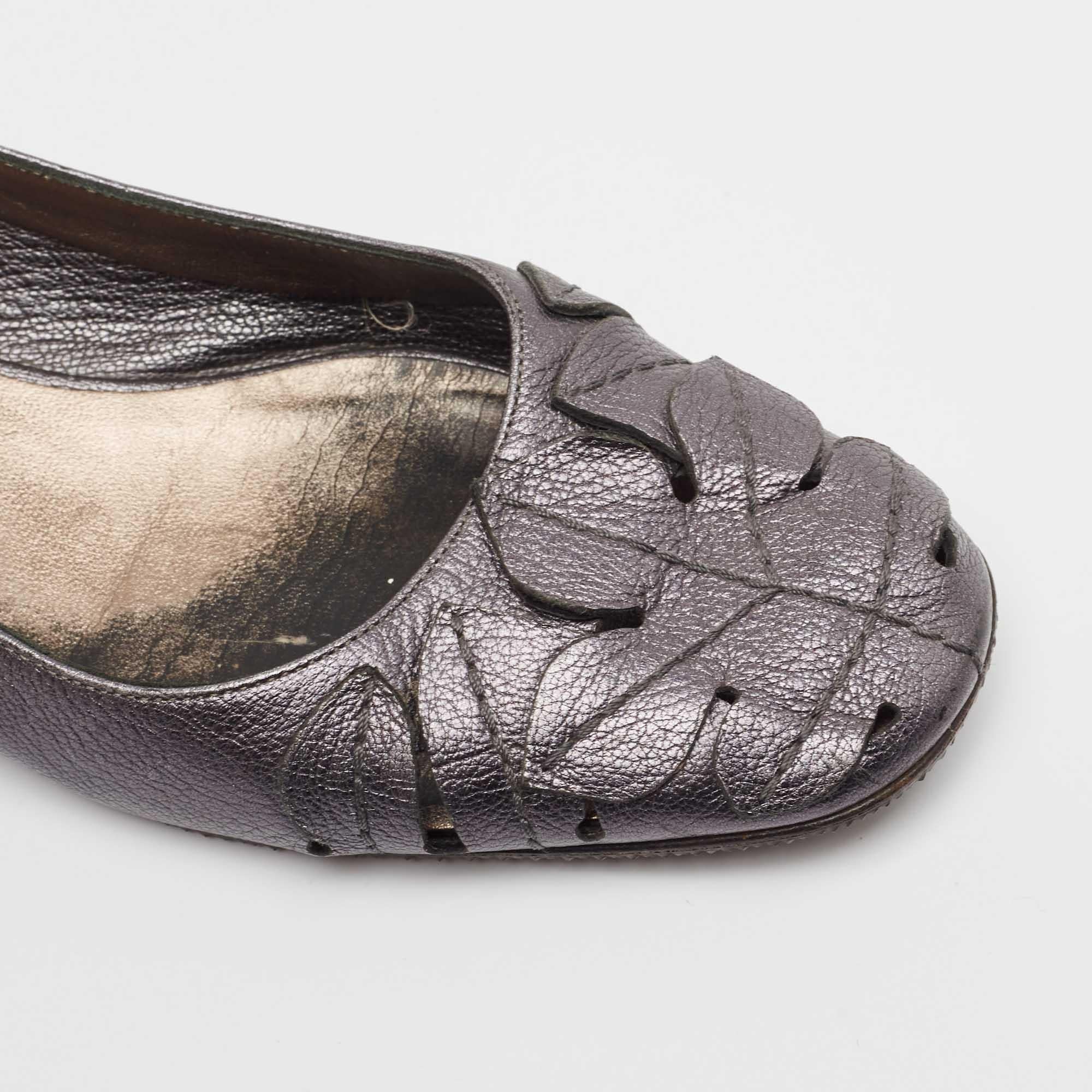 Salvatore Ferragamo - Chaussures de ballet en cuir gris métallisé taille 38 2