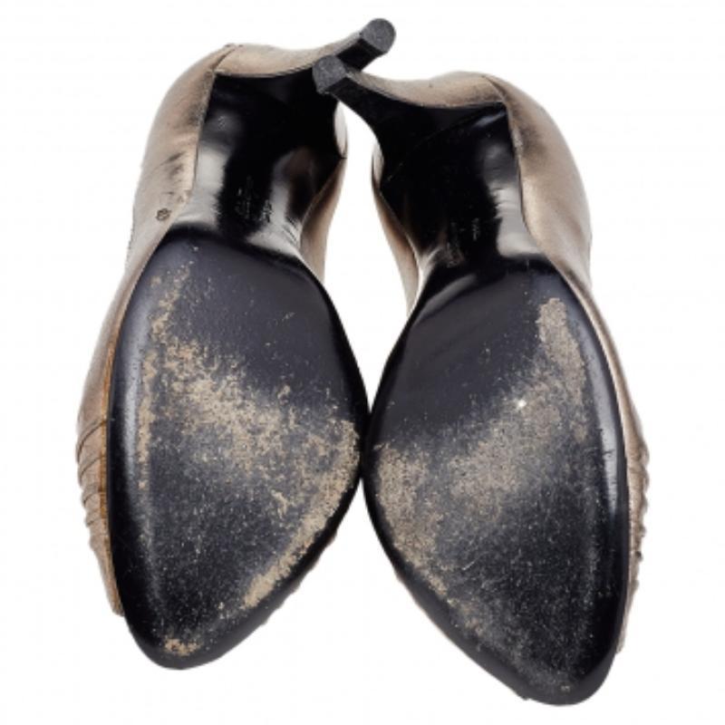 Salvatore Ferragamo Pumps Peep Toe in pelle grigia metallizzata misura 37,5 in vendita 1