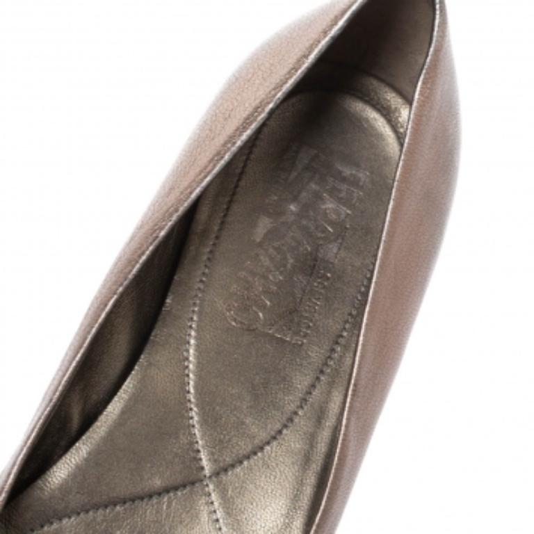 Salvatore Ferragamo Metallic Grey Leather Vara Bow Ballet Flats Size 38 For Sale 1