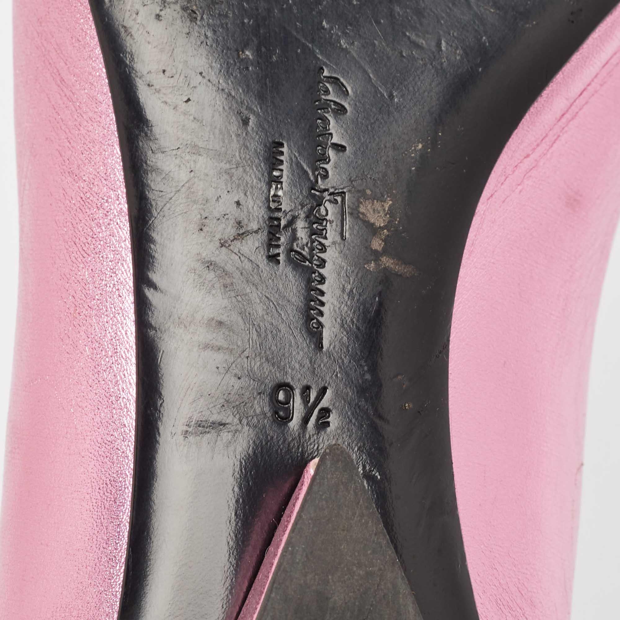 Salvatore Ferragamo - Ballerines Viva à nœuds en cuir rose métallisé, taille 40 en vente 3