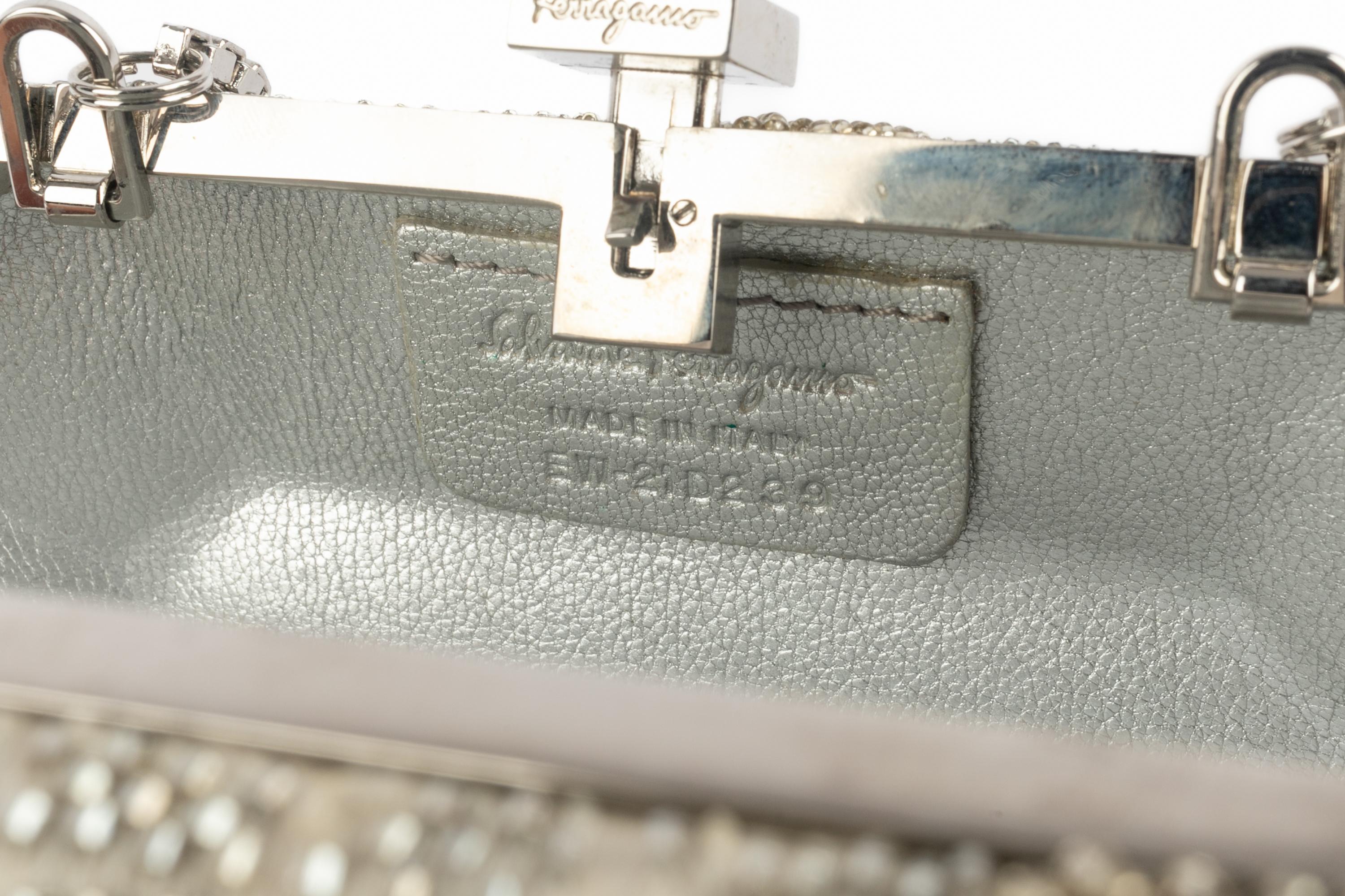 Salvatore Ferragamo minaudiere bag en vente 7