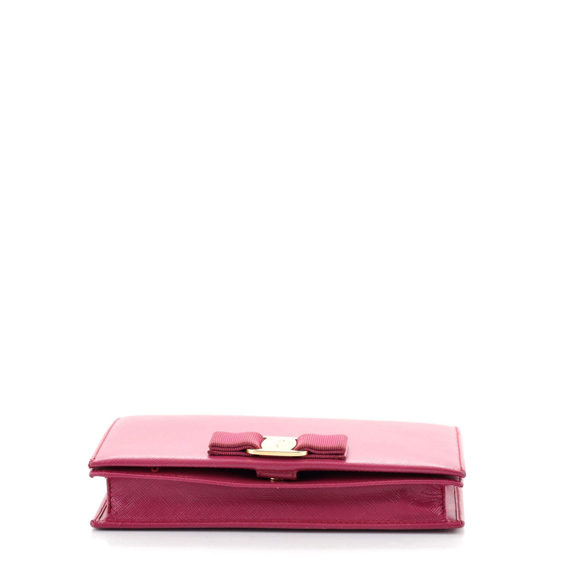 Salvatore Ferragamo Miss Vara Kette Brieftasche Saffiano Leder für Damen oder Herren