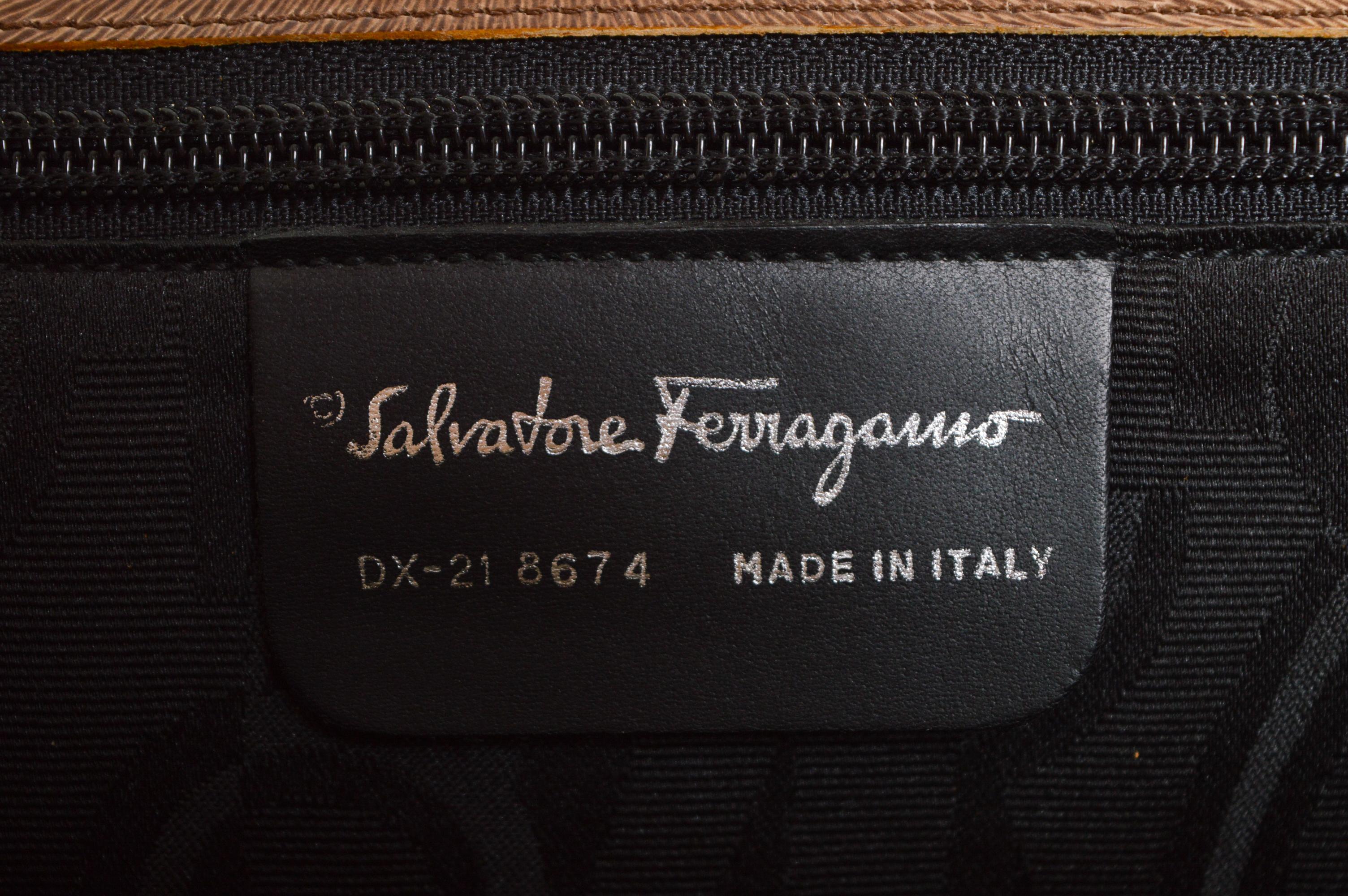 Salvatore Ferragamo Moc Sac à dos en cuir de cerf à plusieurs voies - Sacoche en vente 9