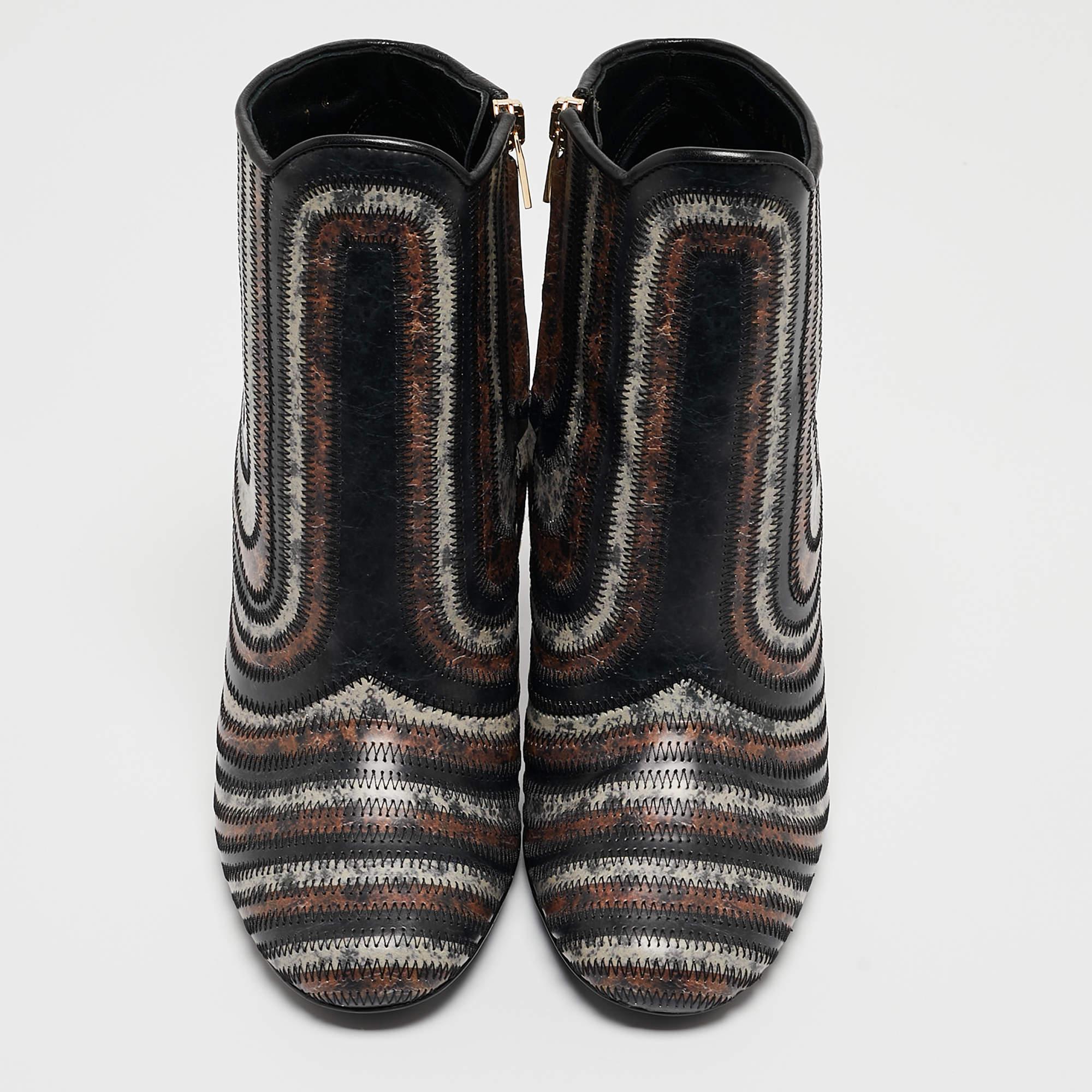 Salvatore Ferragamo Multicolor Leather Ankle Boots Size 37.5 In Excellent Condition For Sale In Dubai, Al Qouz 2