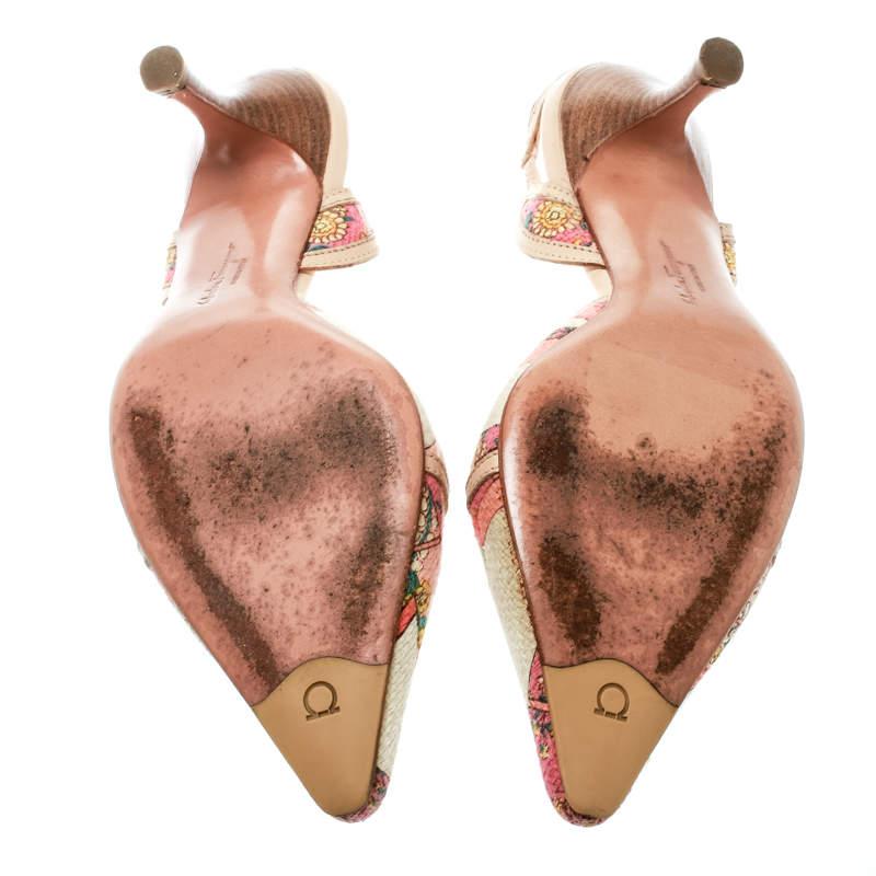 Salvatore Ferragamo Multicolor Printed Canvas Slingback Sandals Size 37 In Good Condition For Sale In Dubai, Al Qouz 2