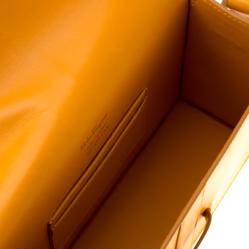 Salvatore Ferragamo Mustard Leather Altea Box Crossbody Bag In Excellent Condition In Dubai, Al Qouz 2