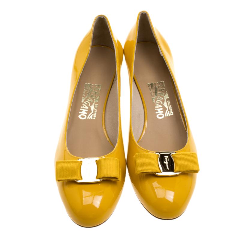 Salvatore Ferragamo Mustard Patent Leather Vara Bow Block Heel Pumps Size 40.5 (Orange)
