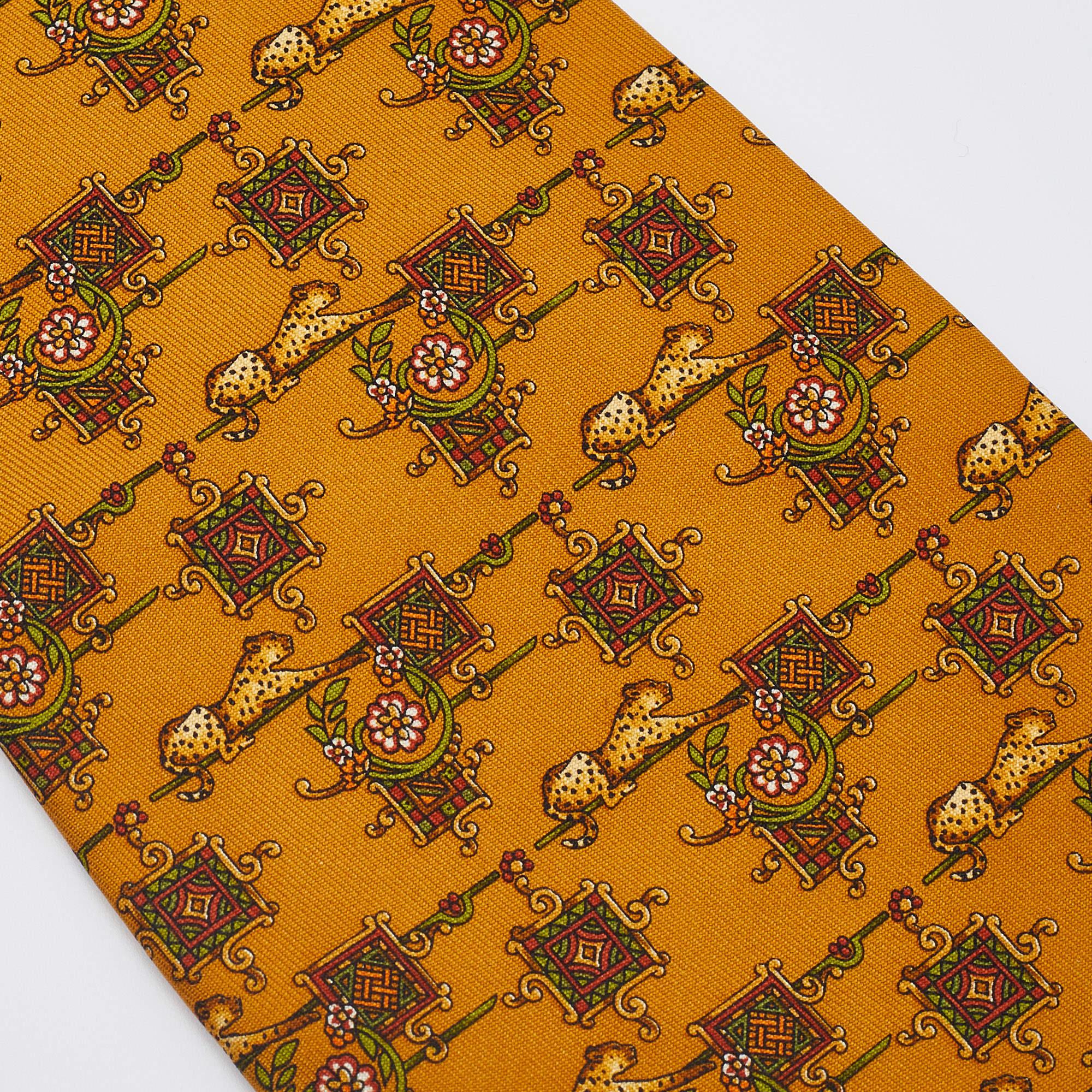 This tie is a perfect formal accessory that has a sharp and modern appeal. Made from luxurious materials  it features intricate patterns  and the brand label neatly stitched at the back. It is sure to add oodles of style to your blazers.