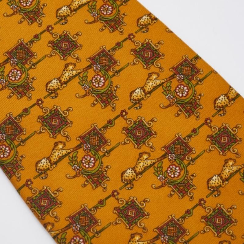 This tie is a perfect formal accessory that has a sharp and modern appeal. Made from luxurious materials, it features intricate patterns, and the brand label neatly stitched at the back. It is sure to add oodles of style to your blazers.