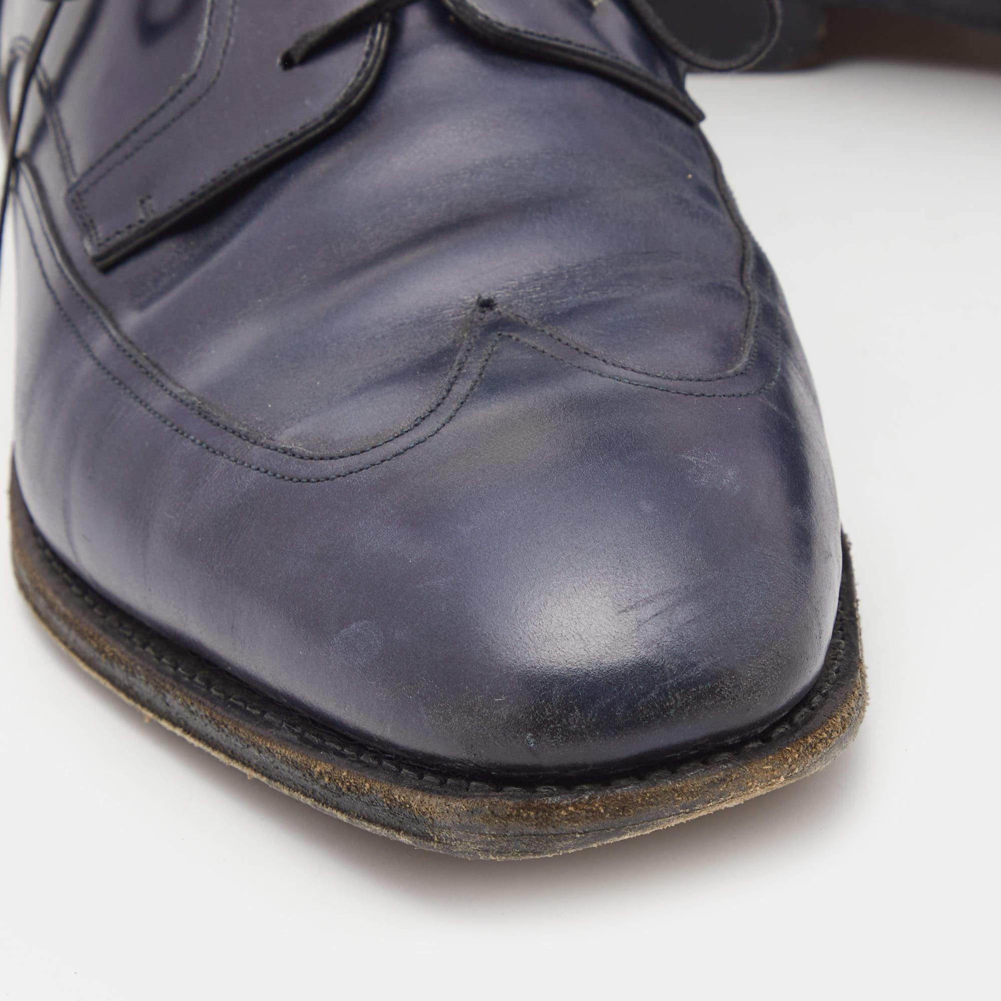 Salvatore Ferragamo Marineblauer Brogue Leder-Spitzen- Derby Größe 44,5 im Angebot 2