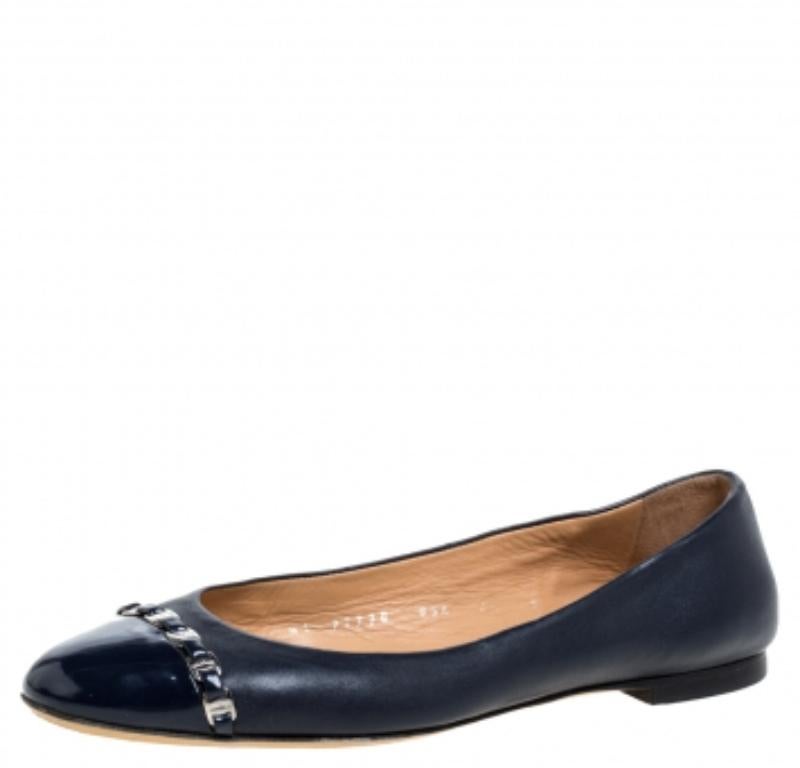 Black Salvatore Ferragamo Navy Blue Leather Pim Chain Ballet Flats Size 38 For Sale