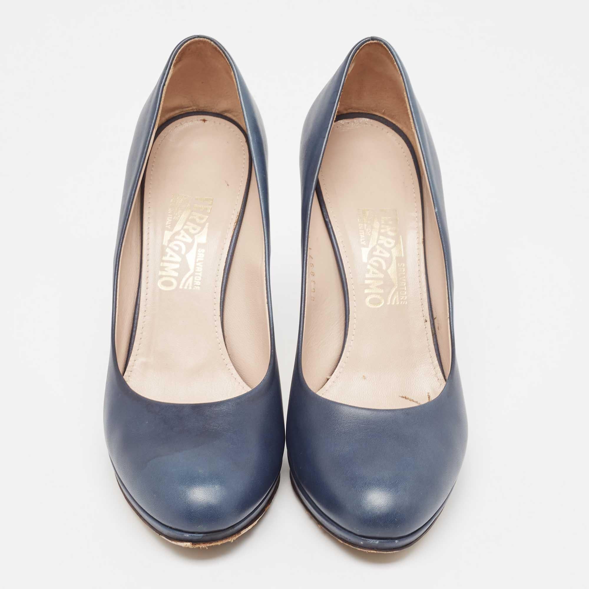 Gray Salvatore Ferragamo Navy Blue Leather Platform Pumps Size 40.5 For Sale