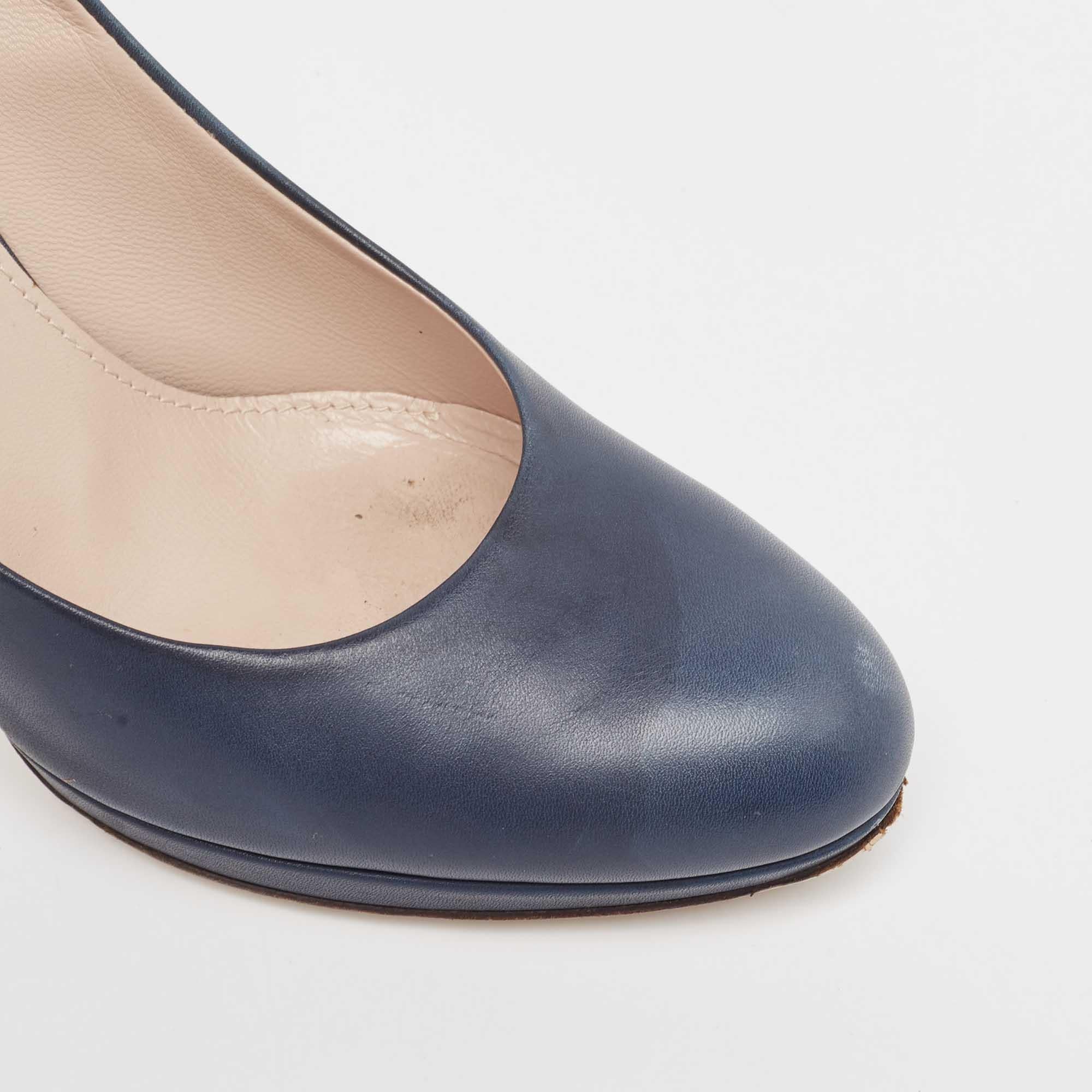 Salvatore Ferragamo Navy Blue Leather Platform Pumps Size 40.5 For Sale 2