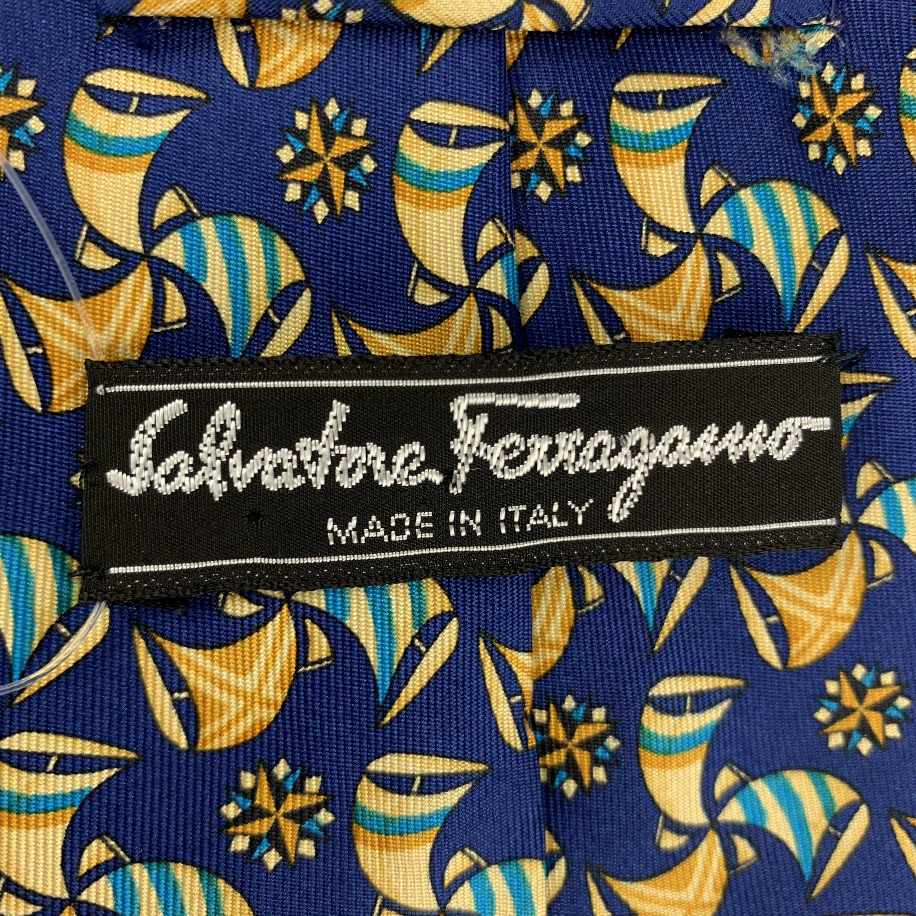 SALVATORE FERRAGAMO Navy & Gold Silk Print Tie In Good Condition In San Francisco, CA