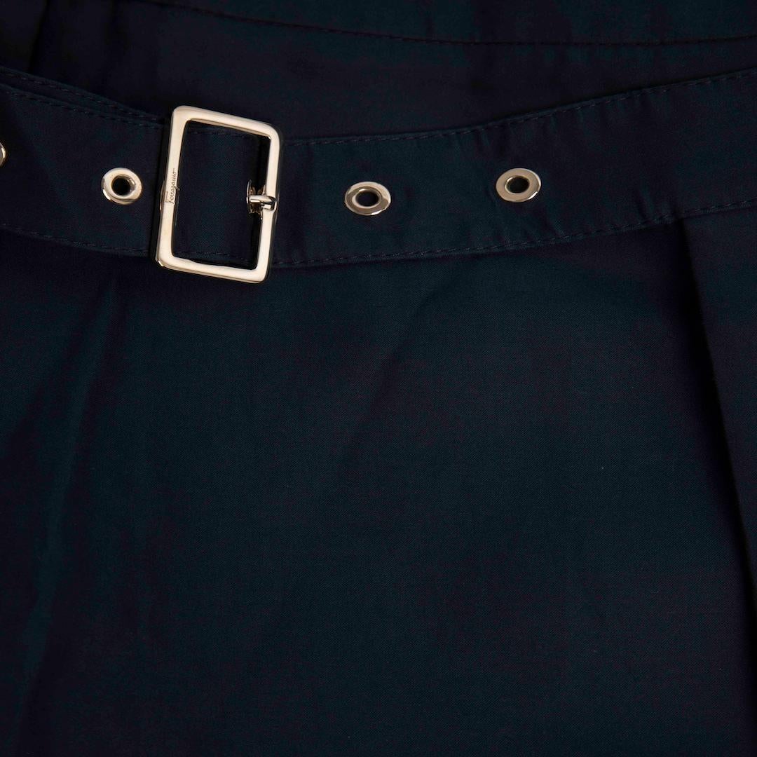 Noir Salvatore Ferragamo Navy Jupe plissée longueur genou Taille XL en vente