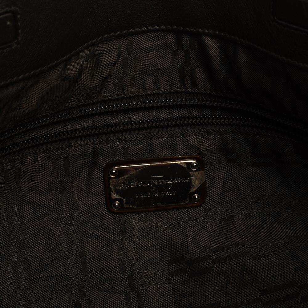 Salvatore Ferragamo Olive Green Patent Leather Shoulder Bag For Sale 1