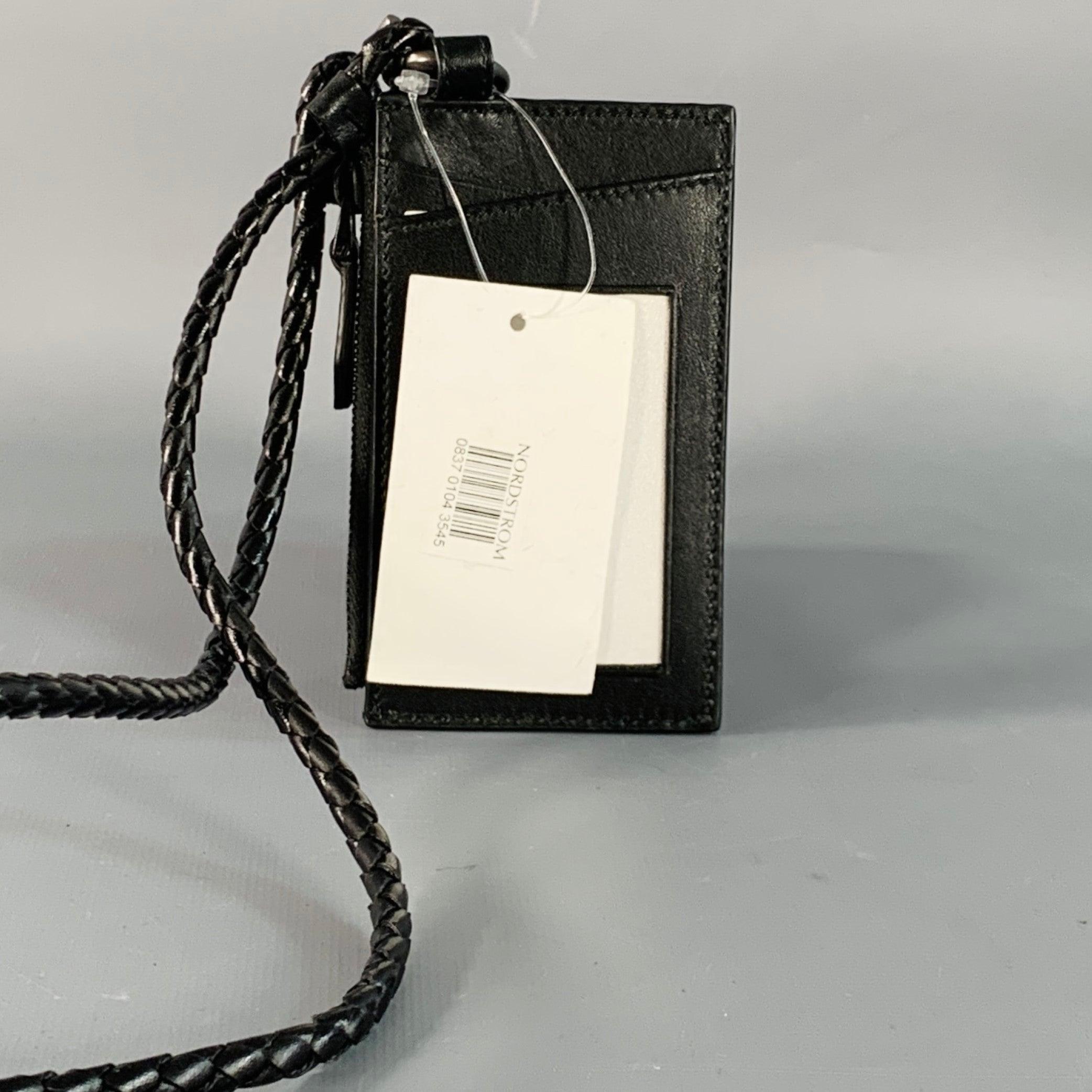 SALVATORE FERRAGAMO Étui à cartes taille unique en cuir noir grainé Lanyard Excellent état - En vente à San Francisco, CA