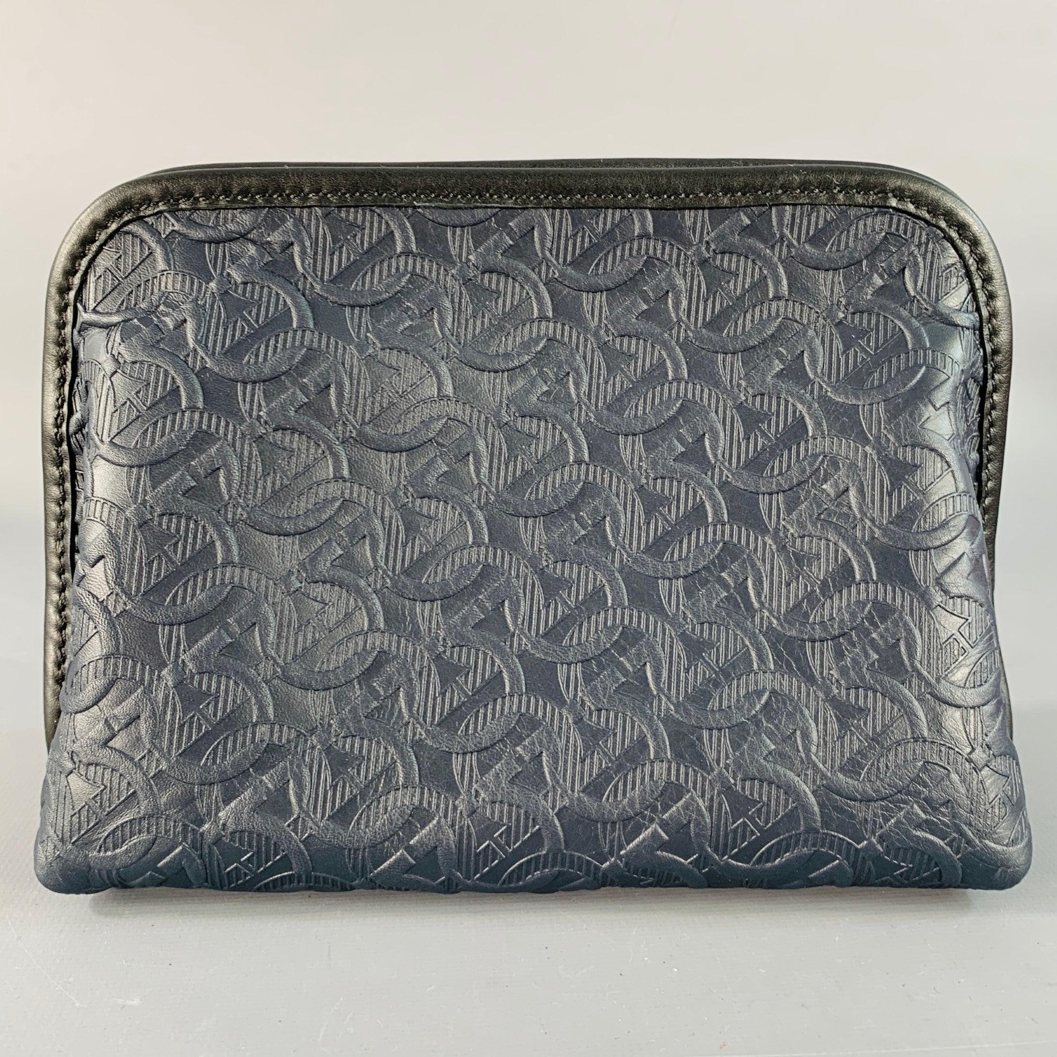 Gris SALVATORE FERRAGAMO Trousse de toilette en cuir de veau, logo Gancini embossé, taille unique, marine en vente