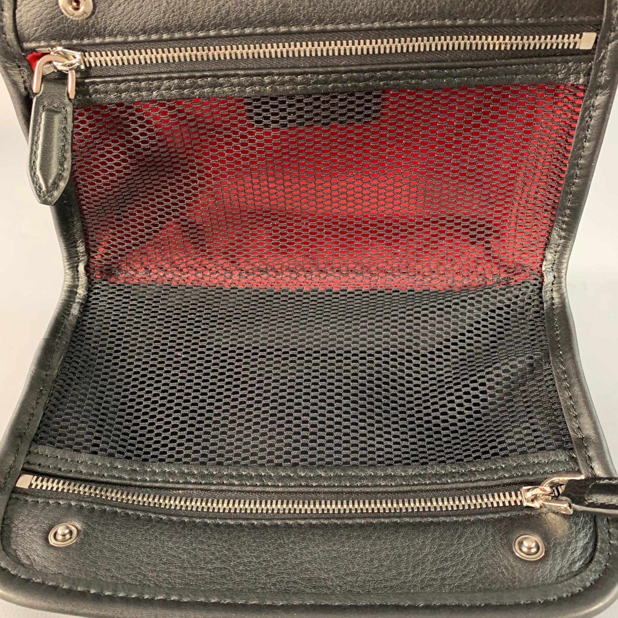 SALVATORE FERRAGAMO Trousse de toilette en cuir de veau, logo Gancini embossé, taille unique, marine Pour hommes en vente