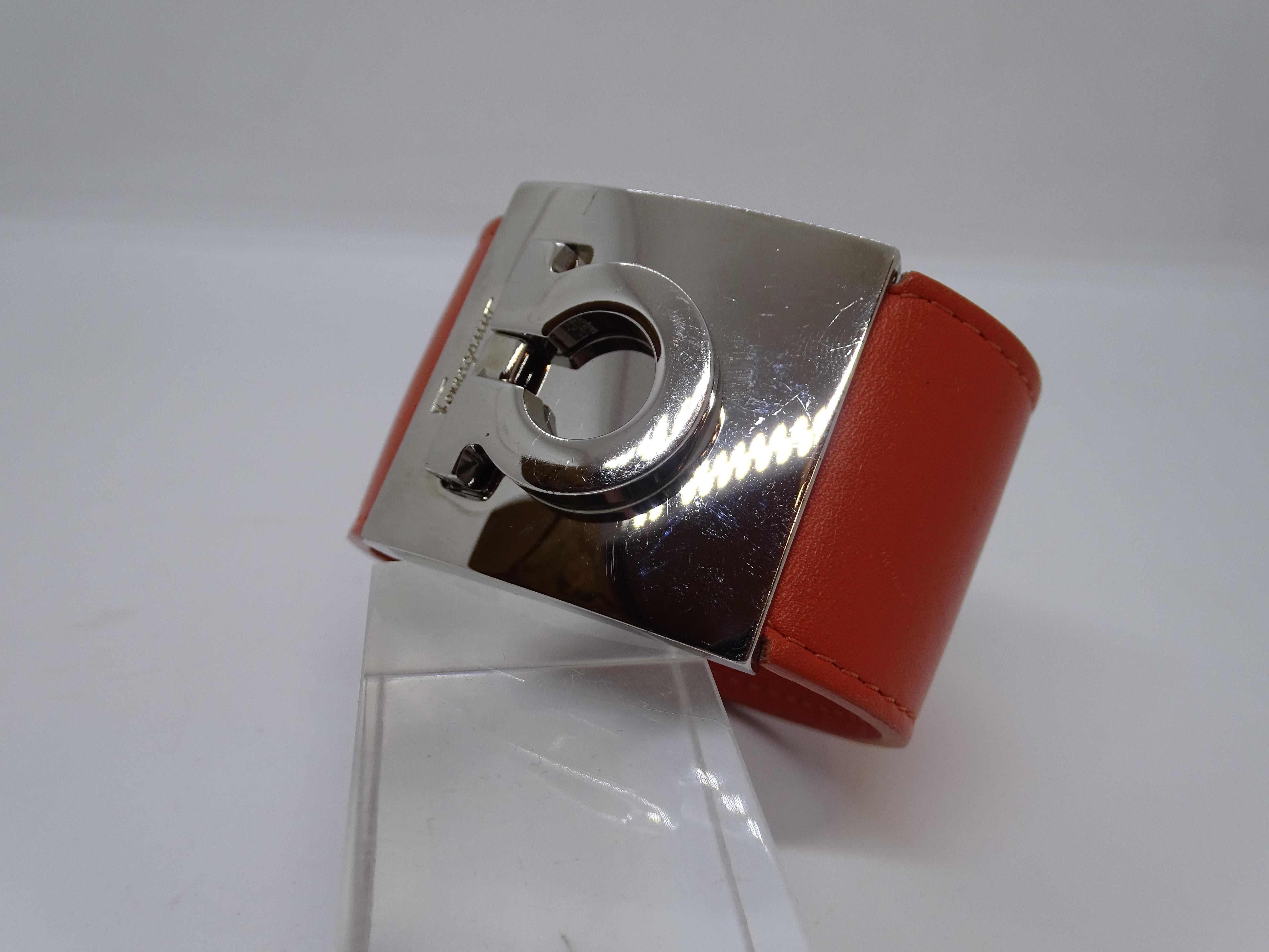 Salvatore Ferragamo Pulsera de cuero naranja Italia 