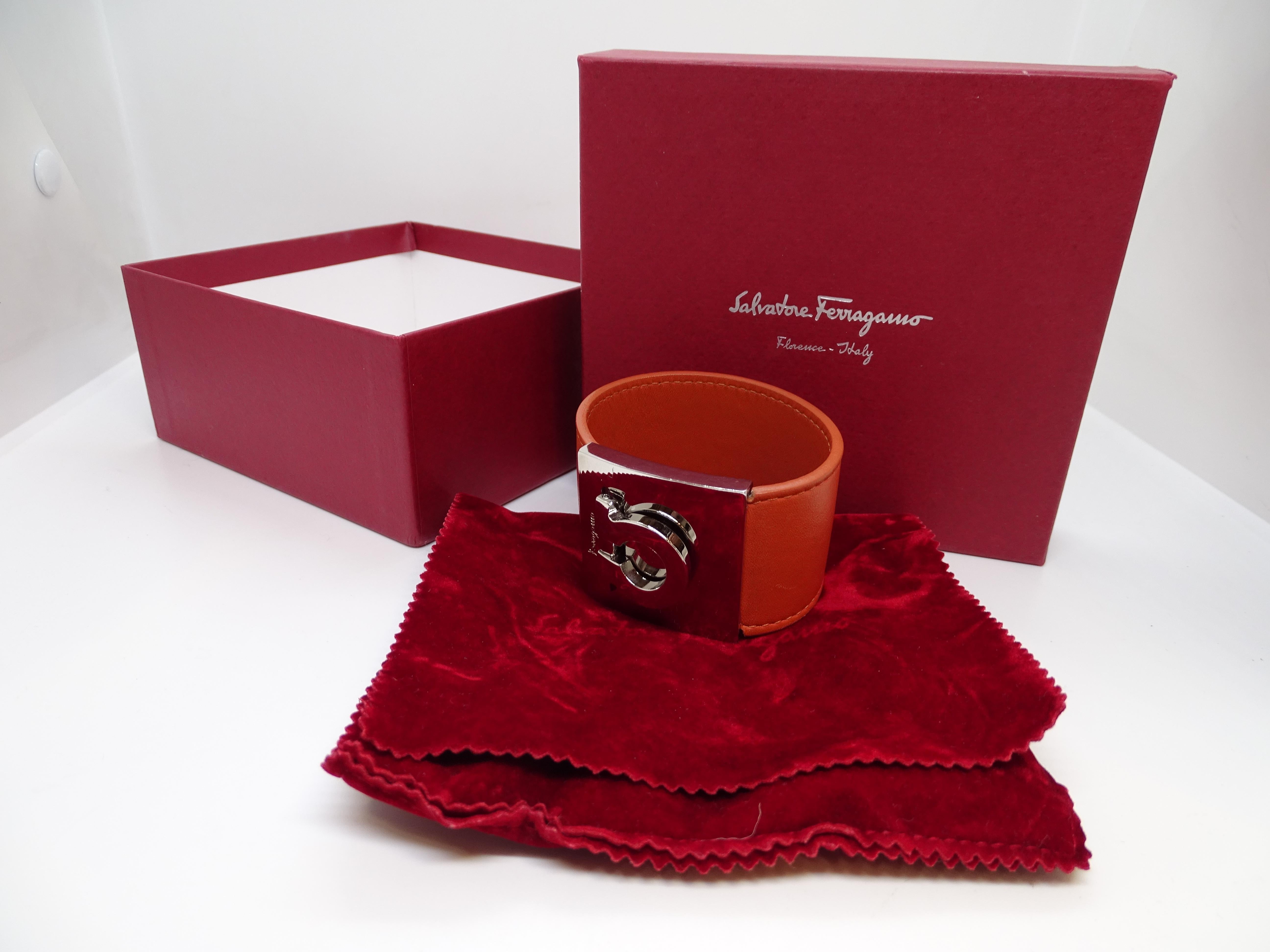 Salvatore Ferragamo Pulsera de cuero naranja Italia 