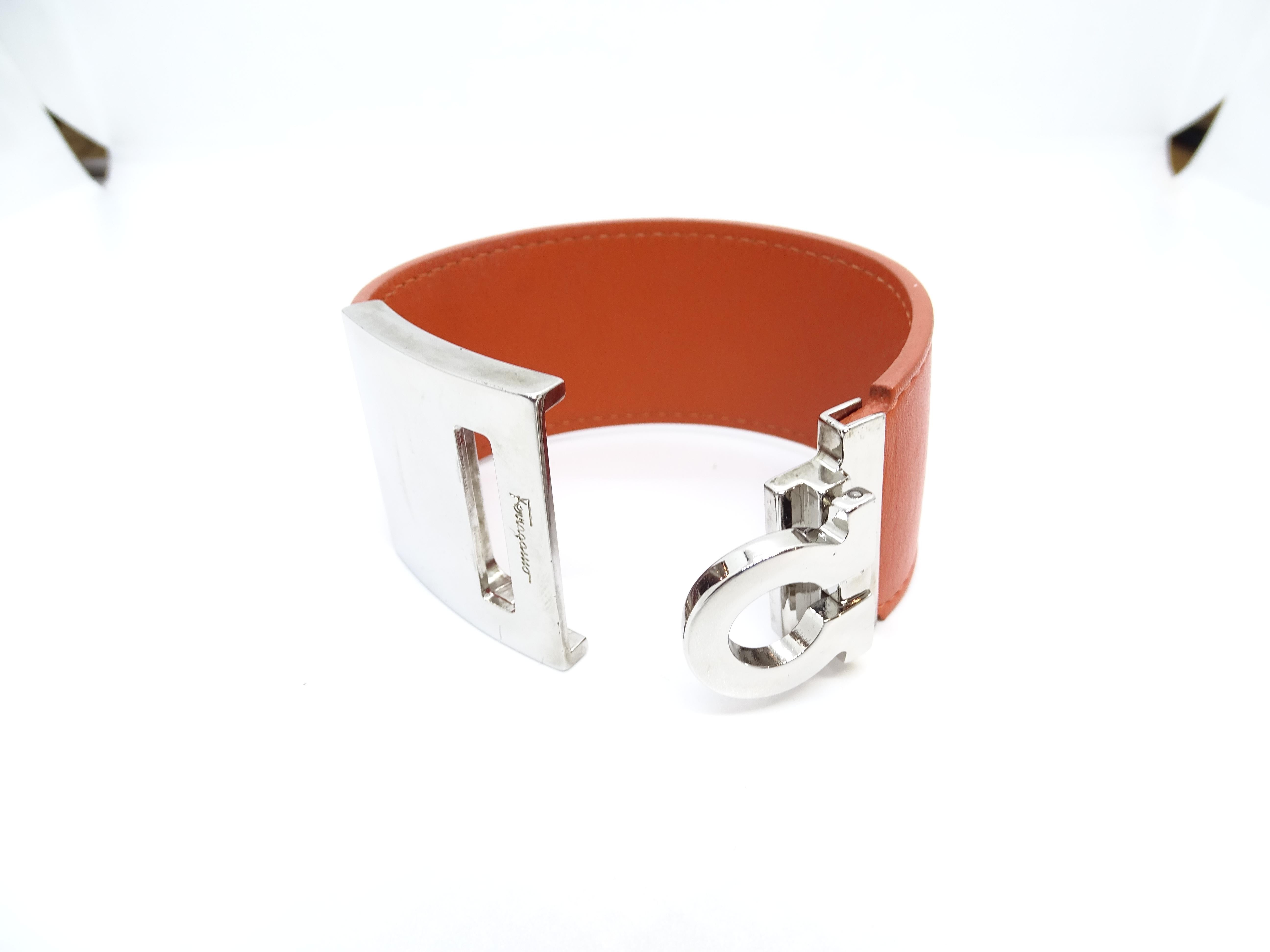 Salvatore Ferragamo Pulsera de cuero naranja Italia 