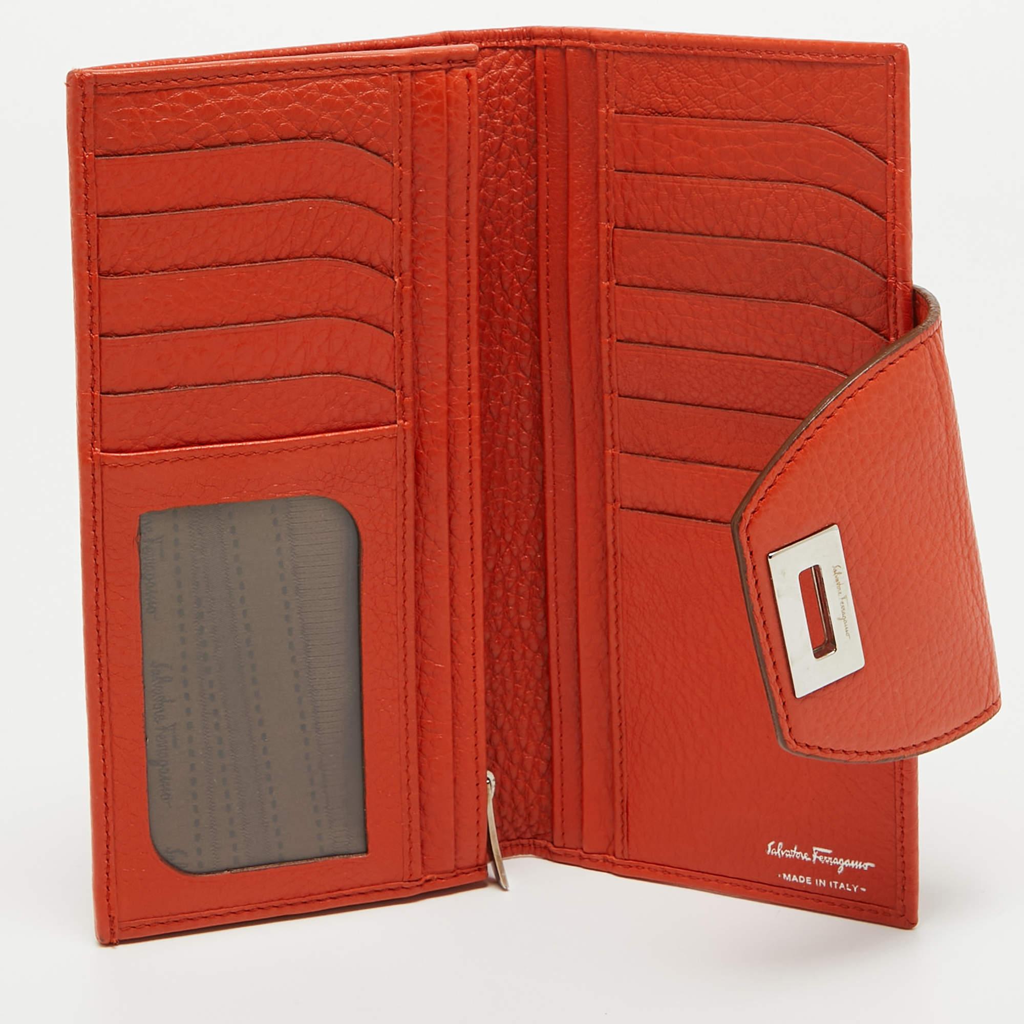 Salvatore Ferragamo Orange Leather Gancini Clasp Flap Wallet In Excellent Condition For Sale In Dubai, Al Qouz 2