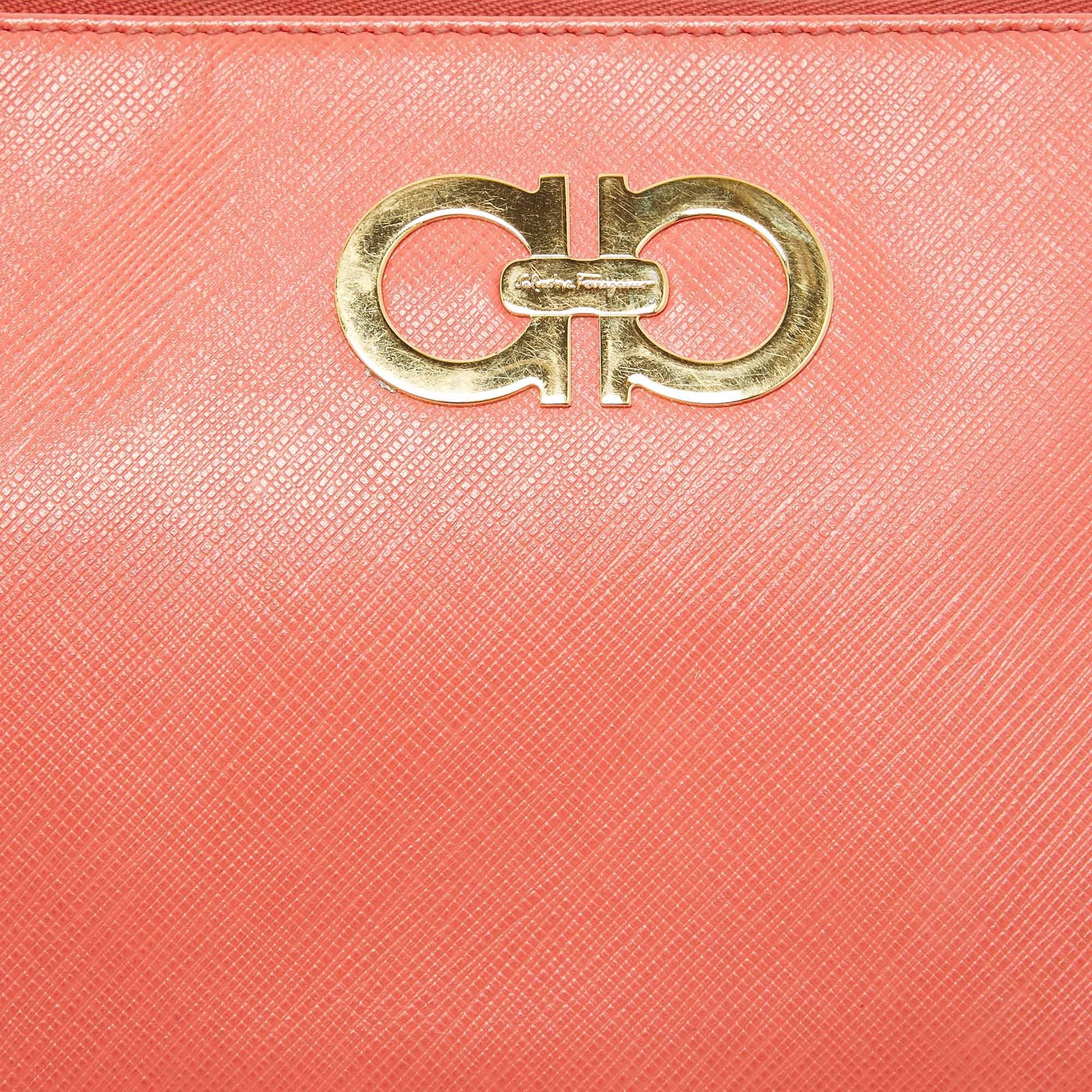 Salvatore Ferragamo Orange Leder Gancini Handgelenkstasche Clutch aus Leder im Angebot 1