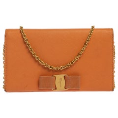 Salvatore Ferragamo Orange Leder Miss Vara Brieftasche an Kette Miss Vara