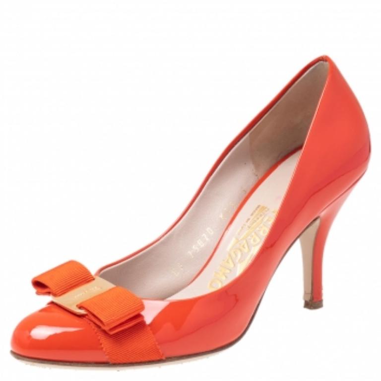 Rouge Salvatore Ferragamo escarpins Vara à nœud en cuir verni orange, taille 35,5