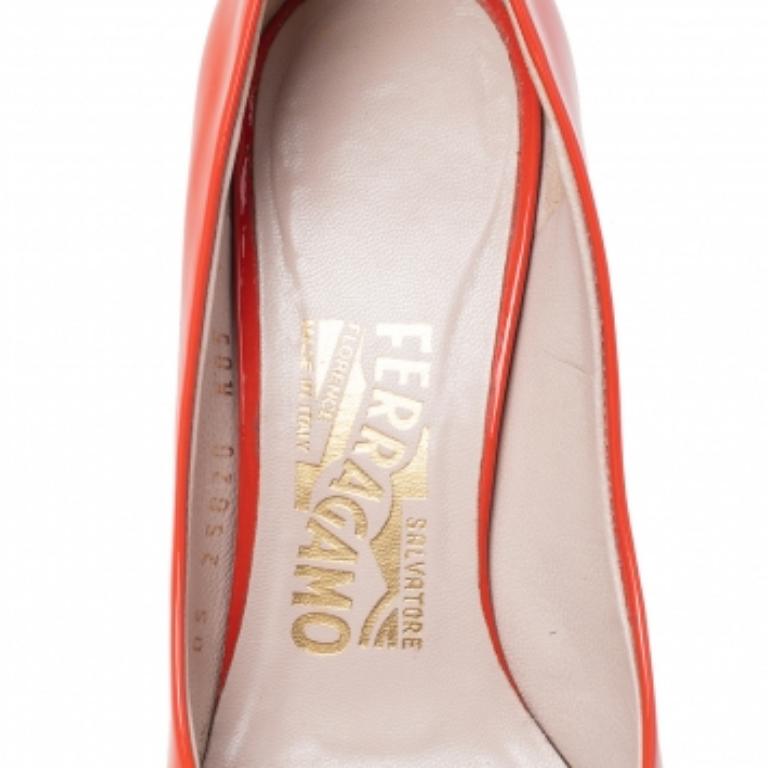 Salvatore Ferragamo escarpins Vara à nœud en cuir verni orange, taille 35,5 2