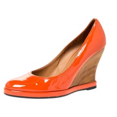 Salvatore Ferragamo - Escarpins compensés en cuir verni orange, taille 38,5