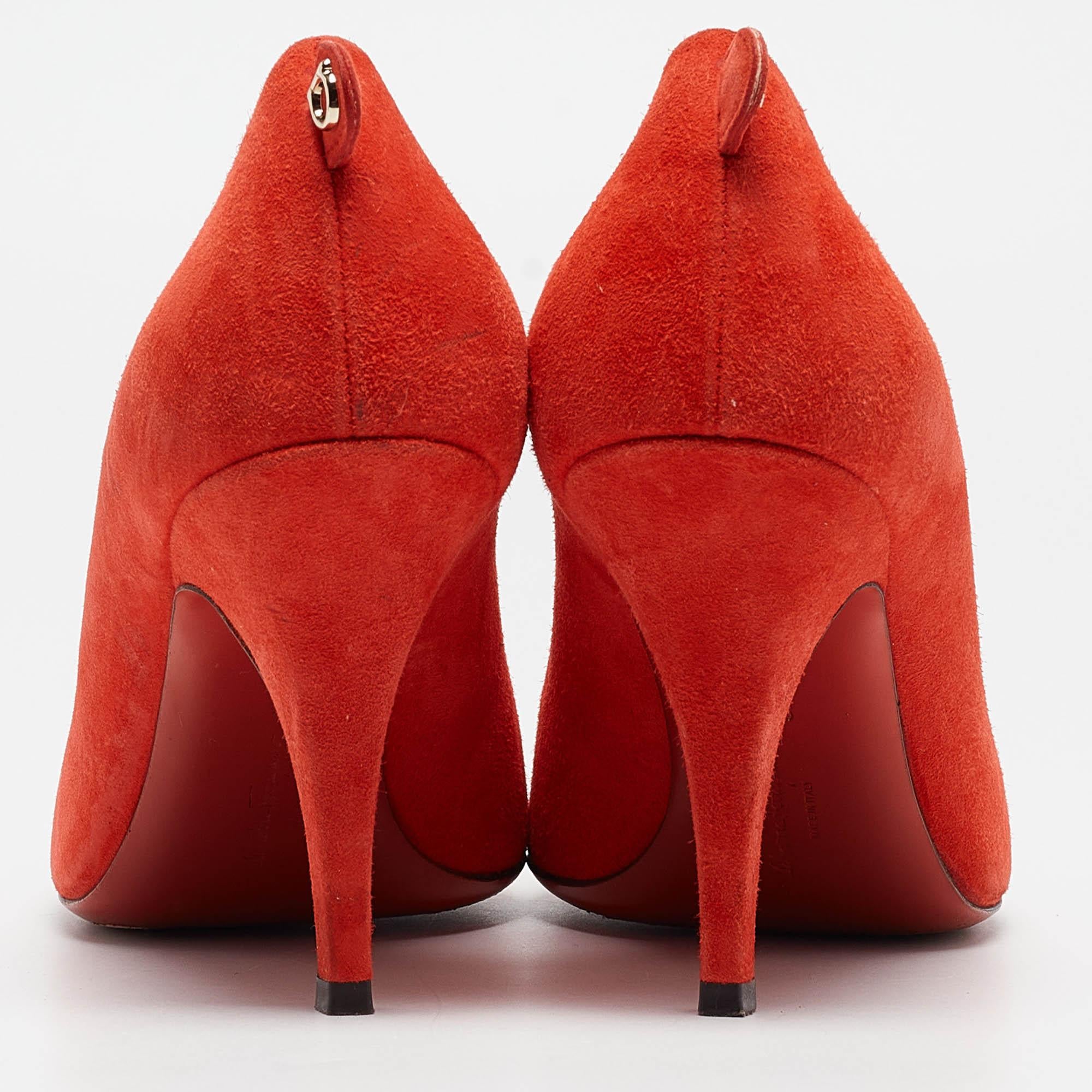 Women's Salvatore Ferragamo Orange Suede Round Toe Pumps Size 40