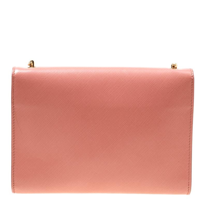 The Italian fashion house Salvatore Ferragamo brings you yet another gorgeous accessory with this clutch. It has been crafted from peach leather and styled with a flap that holds the signature Vara bow. The insides are nylon-lined and the clutch