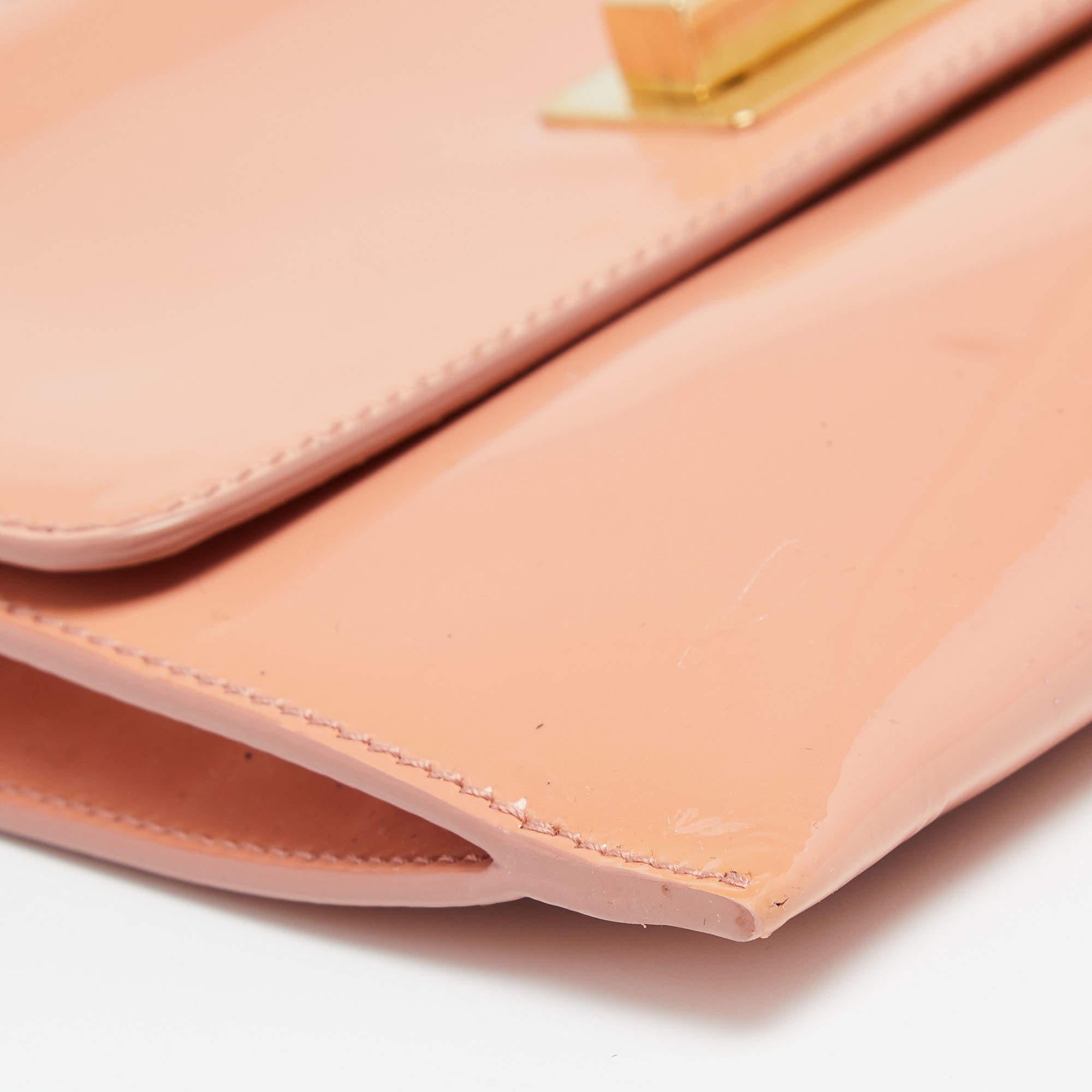 Salvatore Ferragamo Borsa a tracolla con fiocco in metallo e vernice color pesca 5