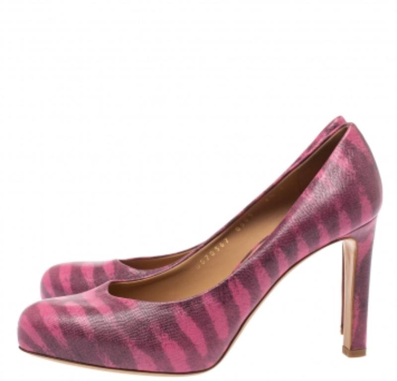 Smart and stylish, these pink pumps from Salvatore Ferragamo will instantly add a dash of charm to your outfits. They are crafted from animal printed leather and styled with almond toes. They are elevated on 10 cm heels and will help you walk