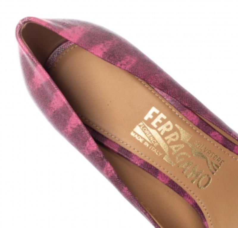 Women's Salvatore Ferragamo Pink Animal Print Leather Pumps Size 37 For Sale