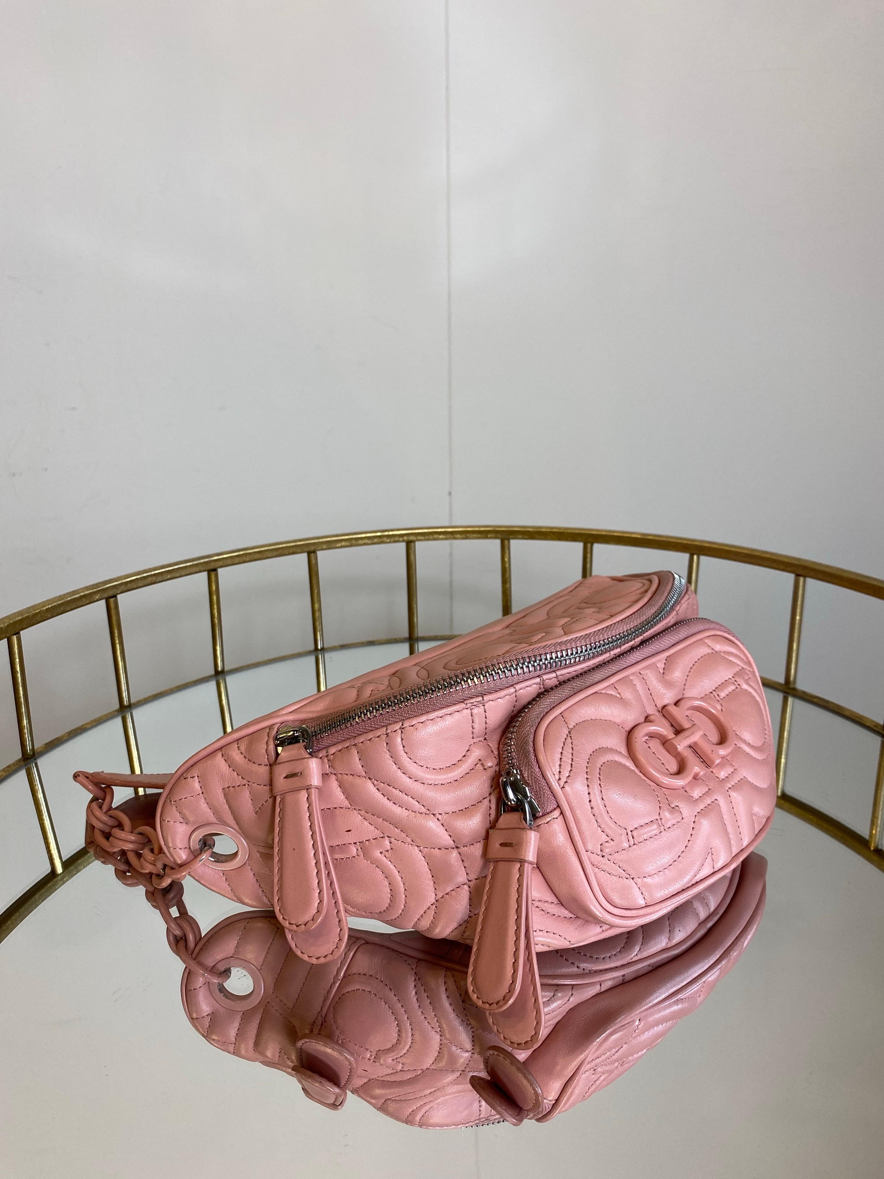 Riñonera rosa Salvatore Ferragamo en Bueno estado para la venta en Carnate, IT