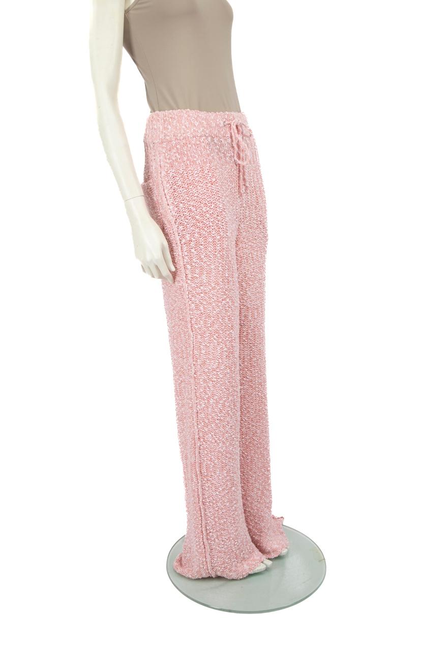 El ESTADO es Muy bueno. Este artículo de reventa del diseñador Salvatore Ferragamo apenas presenta desgaste visible en los pantalones.
  
  
  
  Detalles
  
  
  Rosa
  
  Algodón
  
  Pantalones de punto
  
  Pierna ancha
  
  Gran altura
  
 